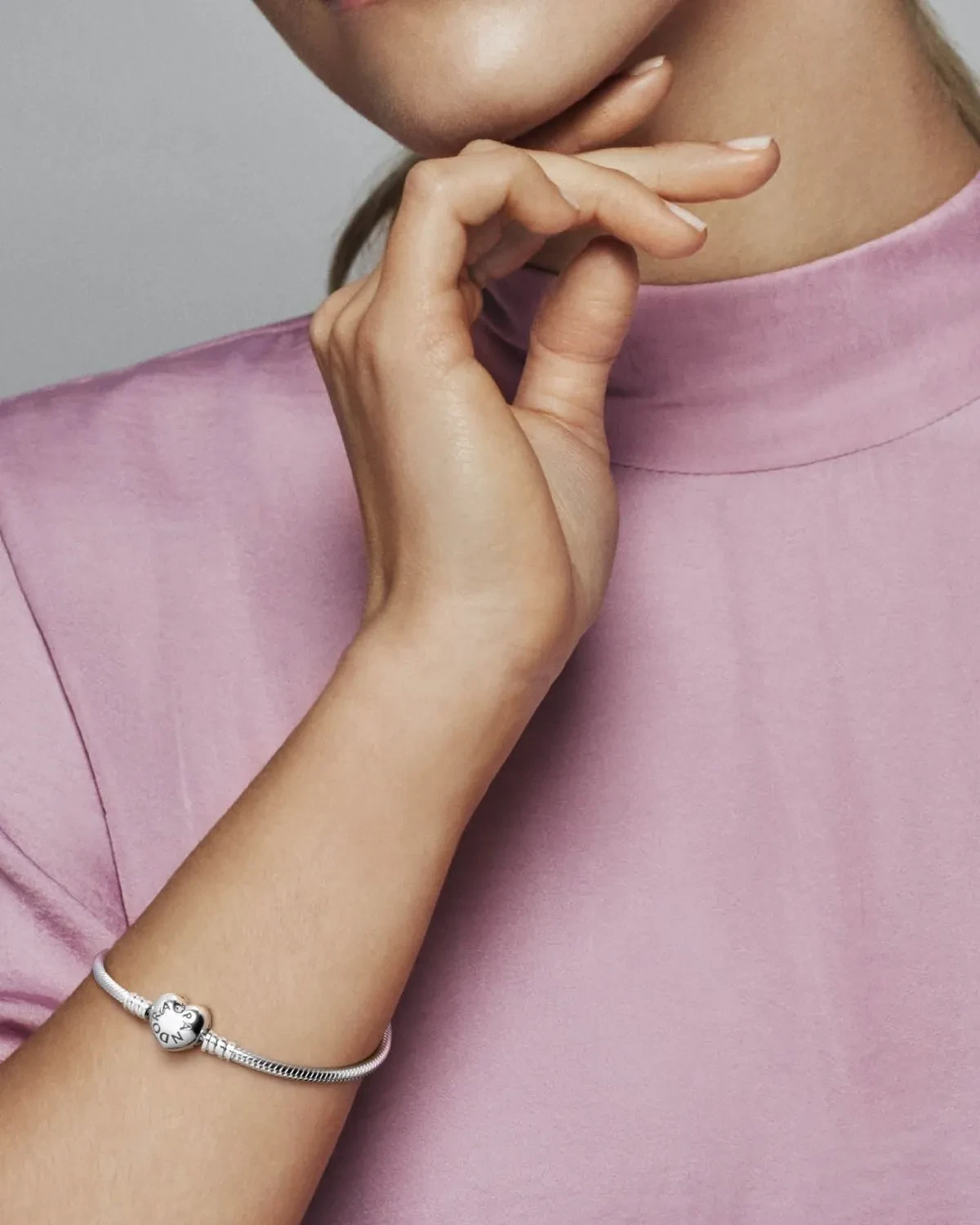 MOMENTS BRACELET WITH HEART-SHAPED CLASP