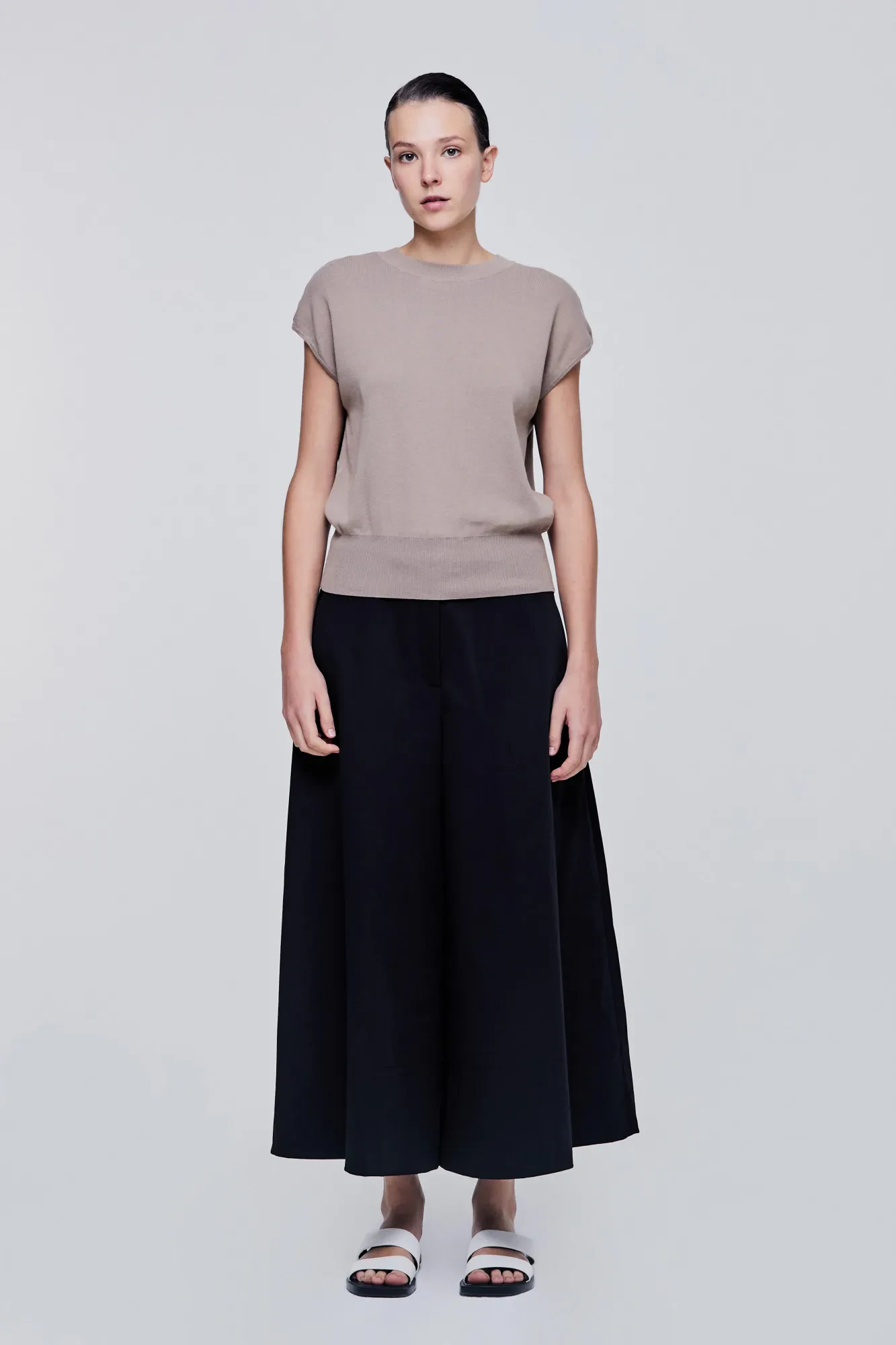 V-SLIT BACK DRAPE KNIT