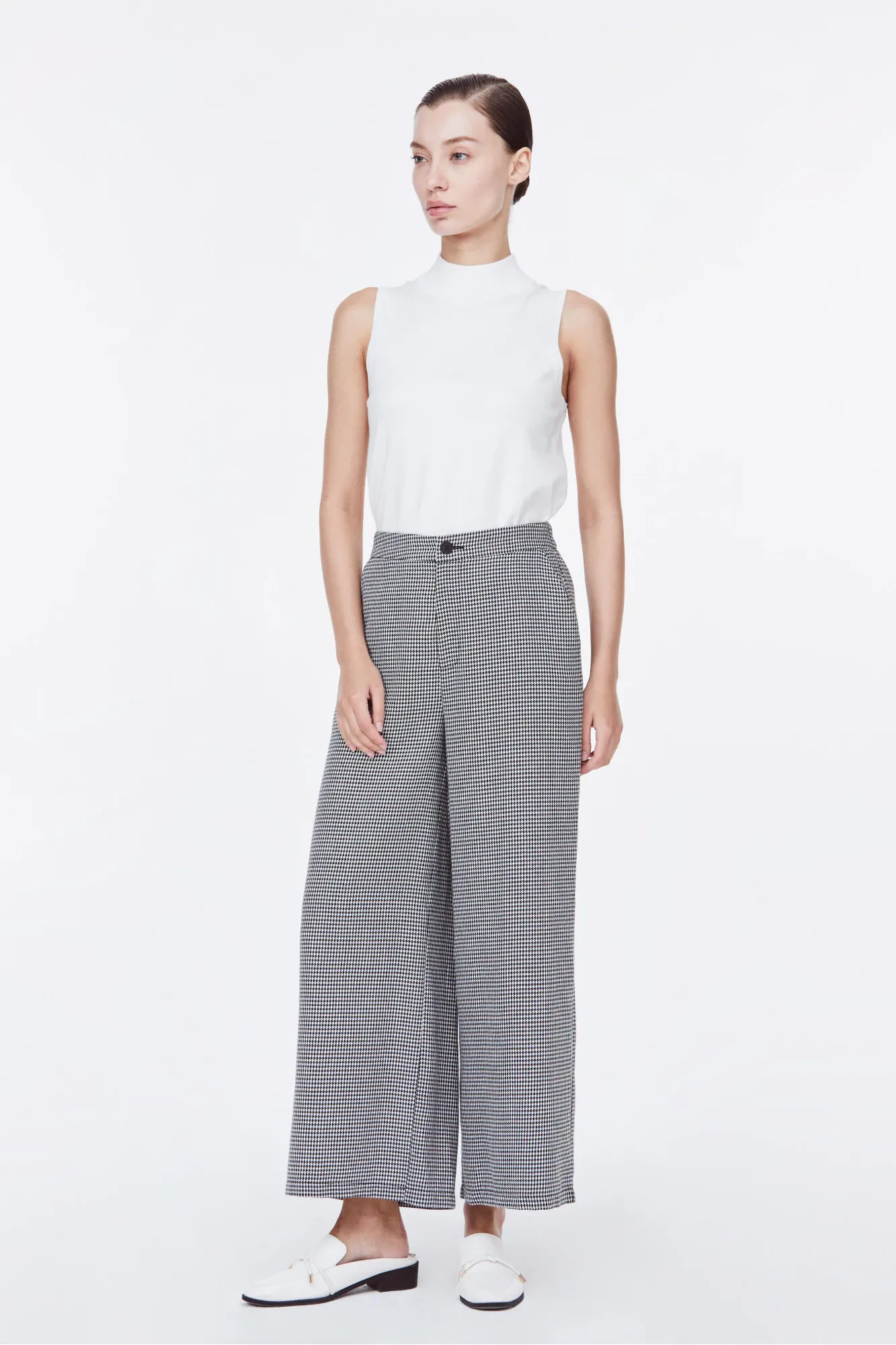 STRAIGHT-CUT PATTERN PANTS - BLACK