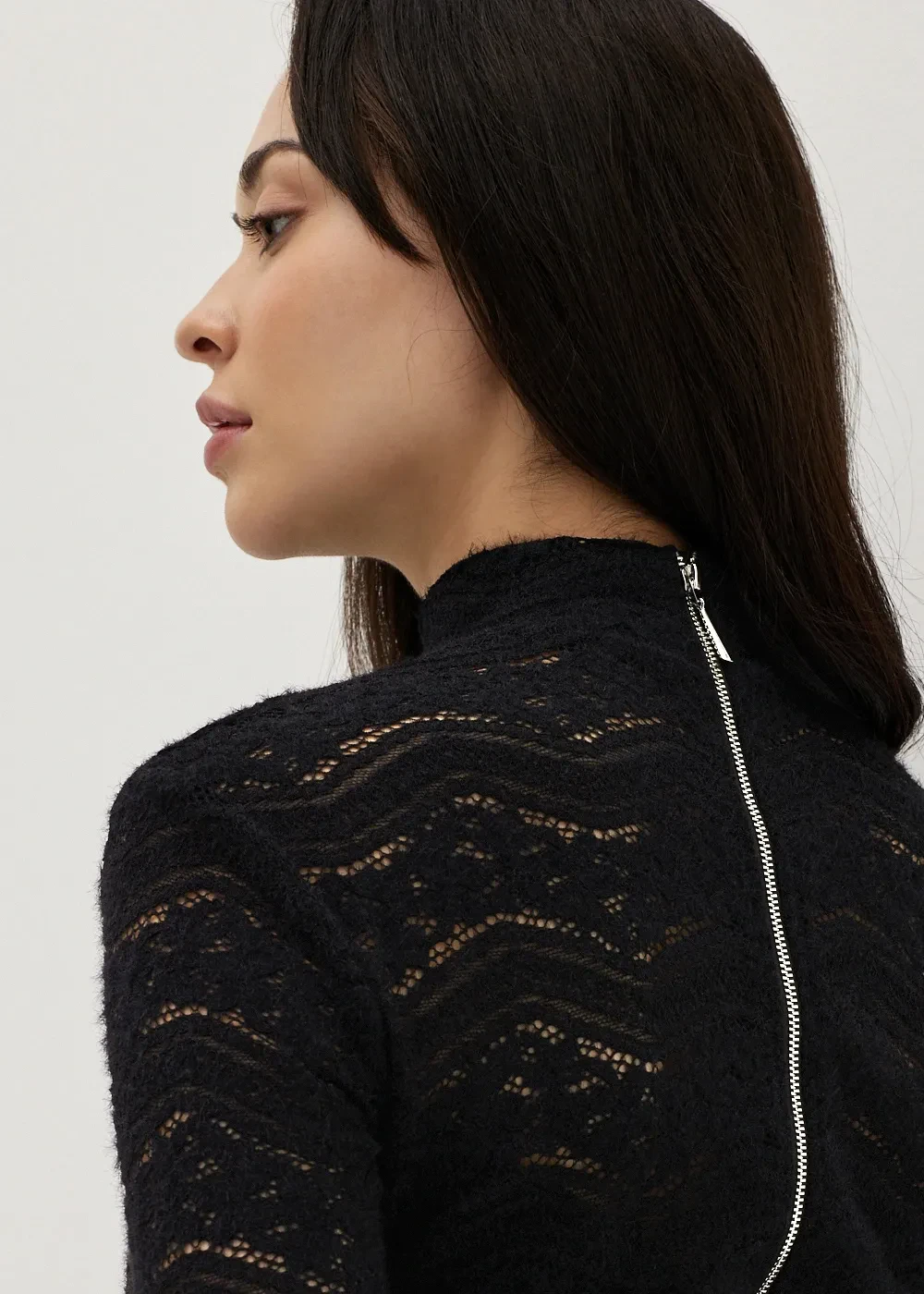 BRIGITTA STRETCH LACE TURTLE NECK TOP