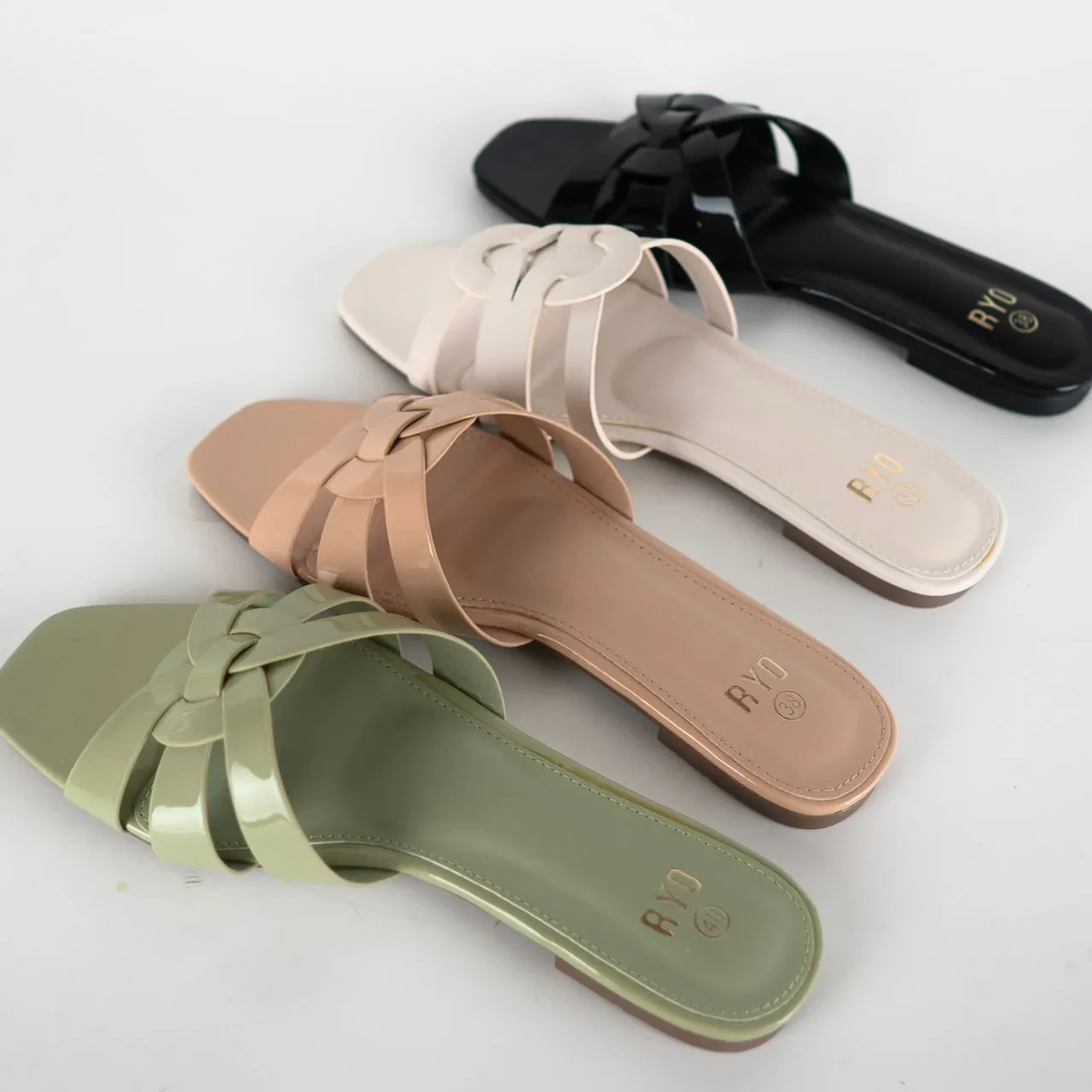 CHIC SANDALS