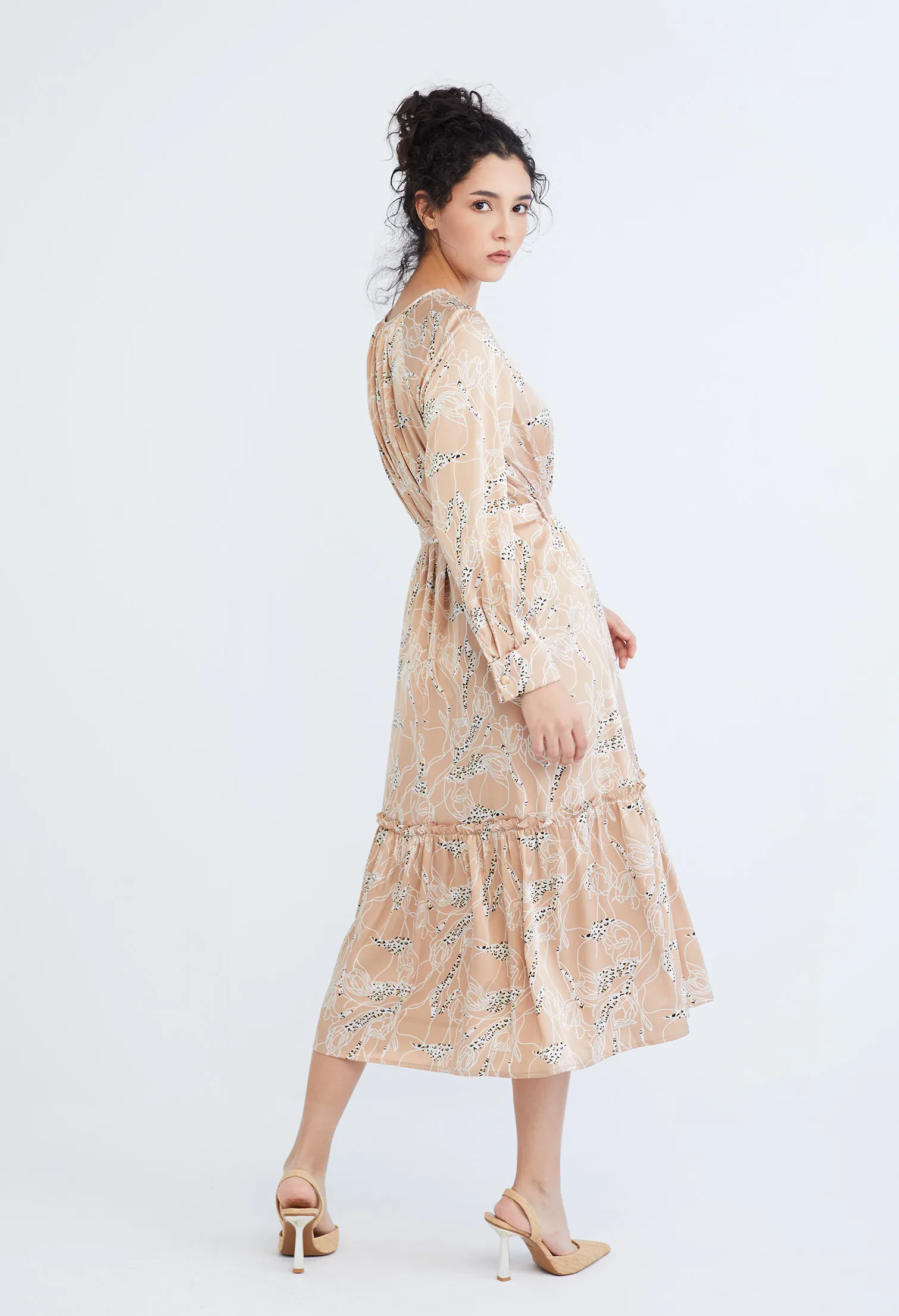 ABSTRACT ALLOVER FLORA BELTED DRESS [SAND]