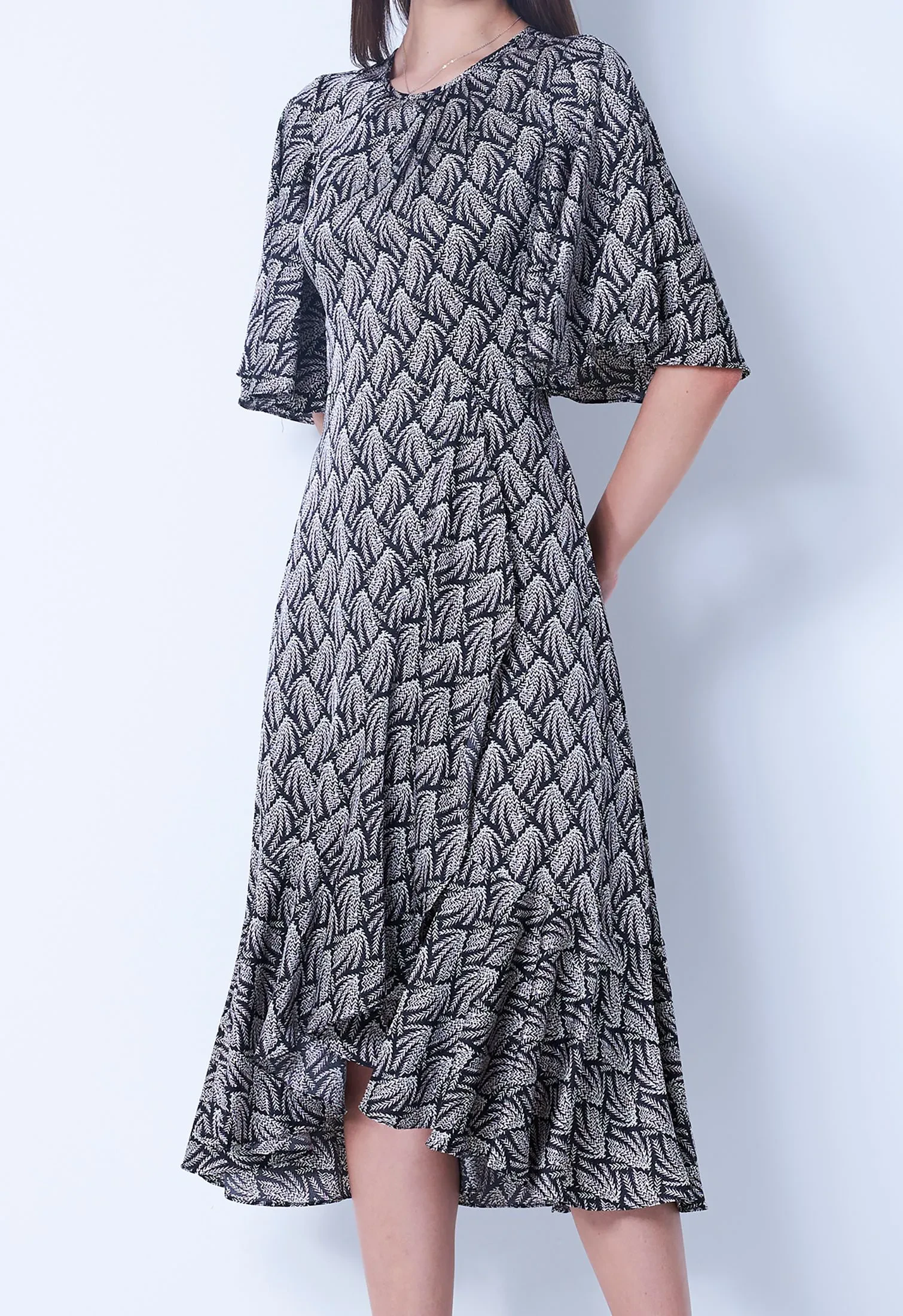 ALLOVER TWIG SATIN RUFFLE DRESS [BLACK]