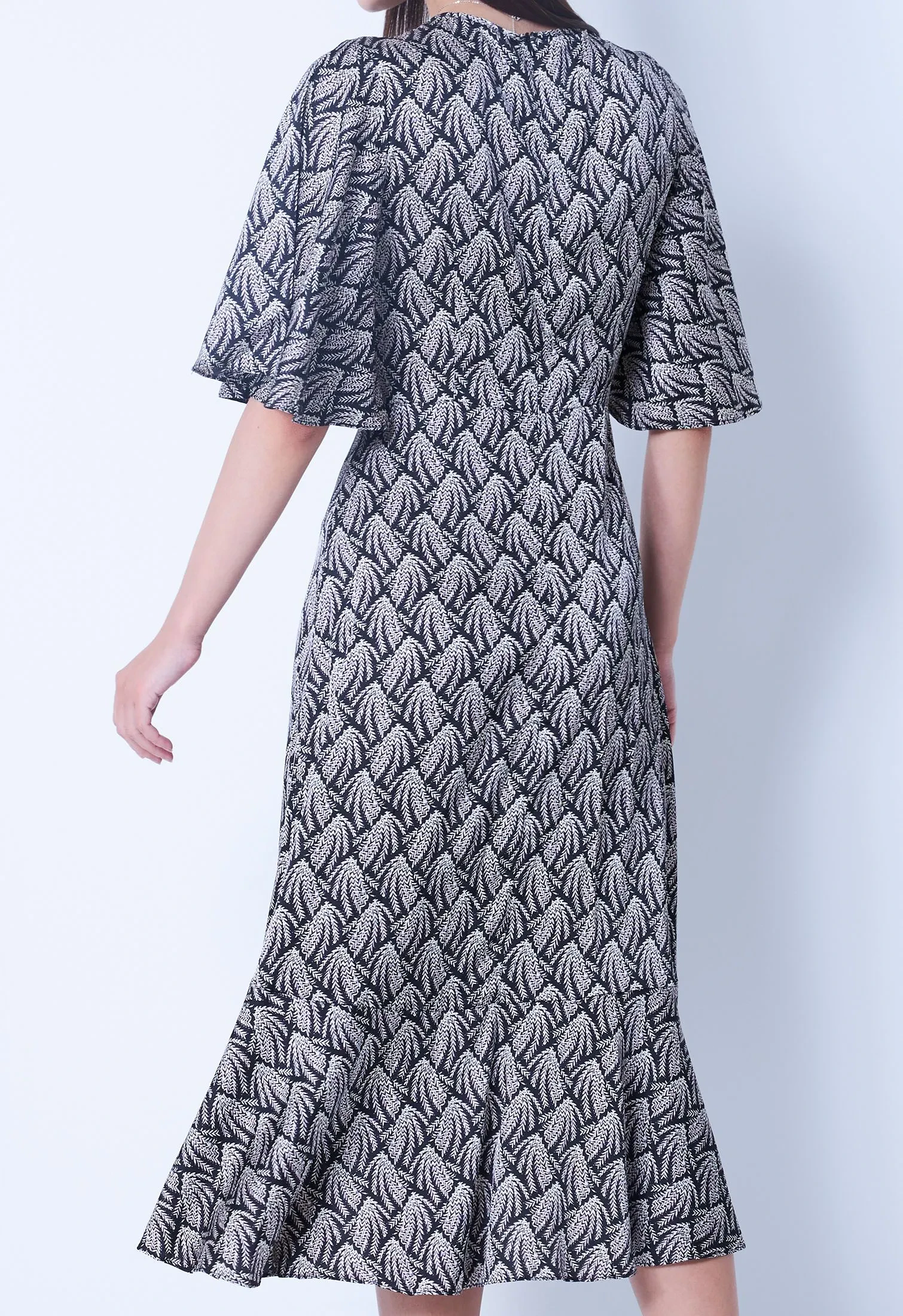 ALLOVER TWIG SATIN RUFFLE DRESS [BLACK]
