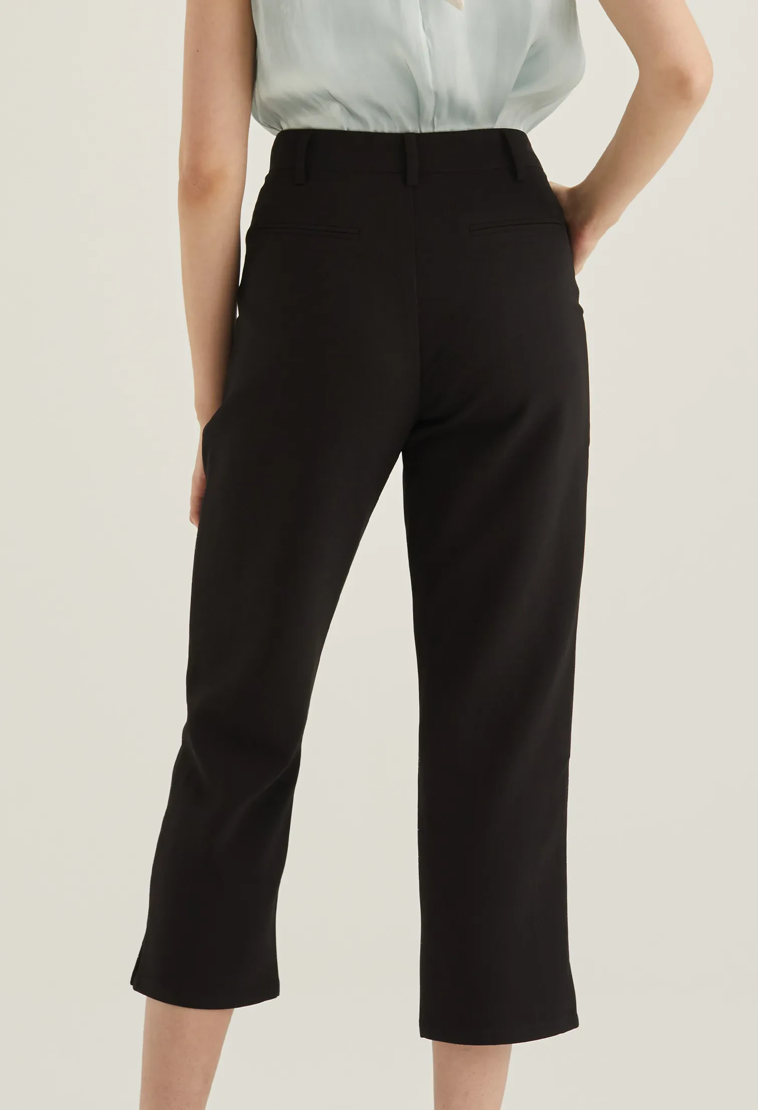 CROPPED OFFICE STRAIGHT CUT TROUSERS [BLACK]