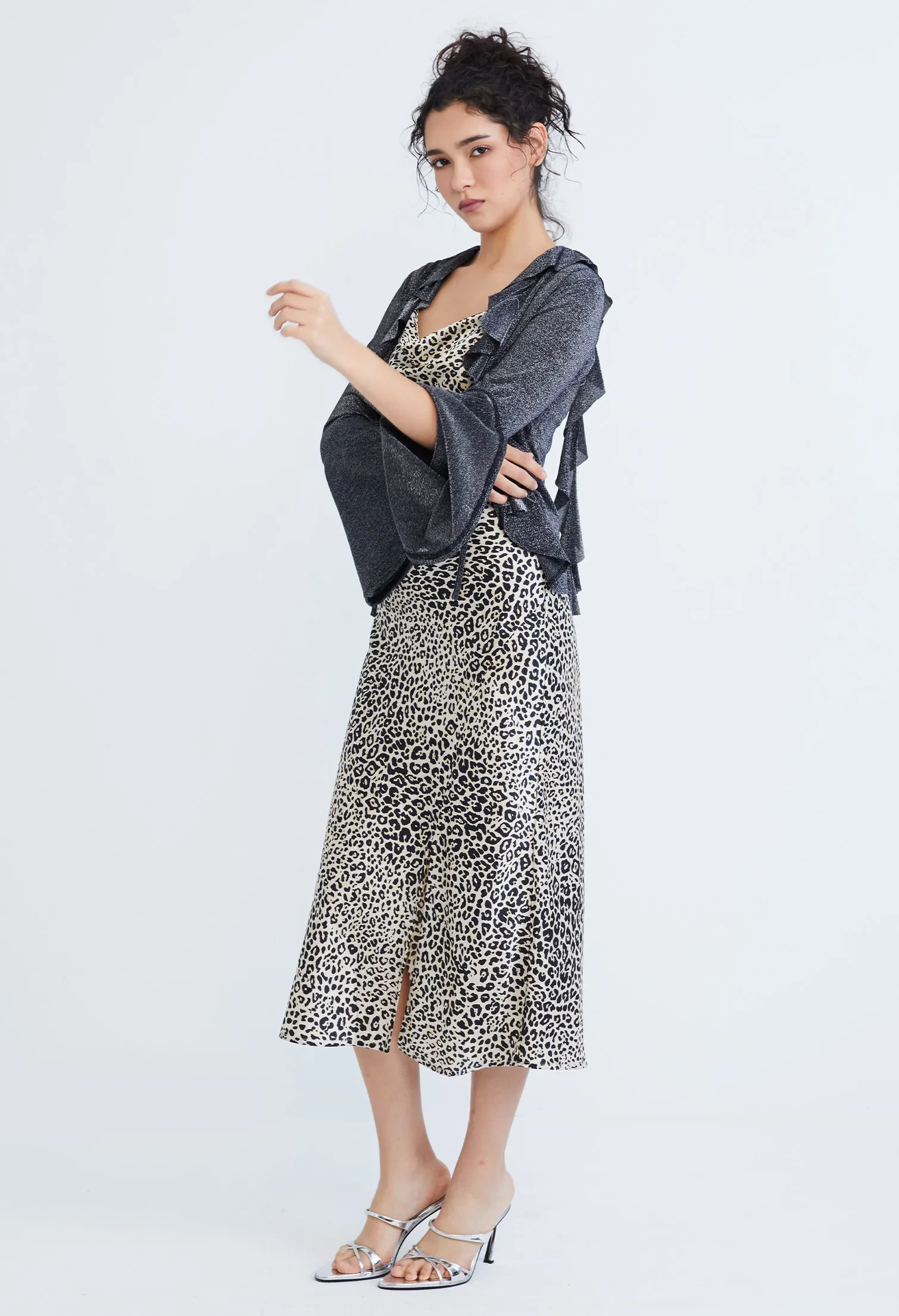 DROP PETAL RUFFLED TRUMPET SLEEVE CARDIGAN [BLACK]