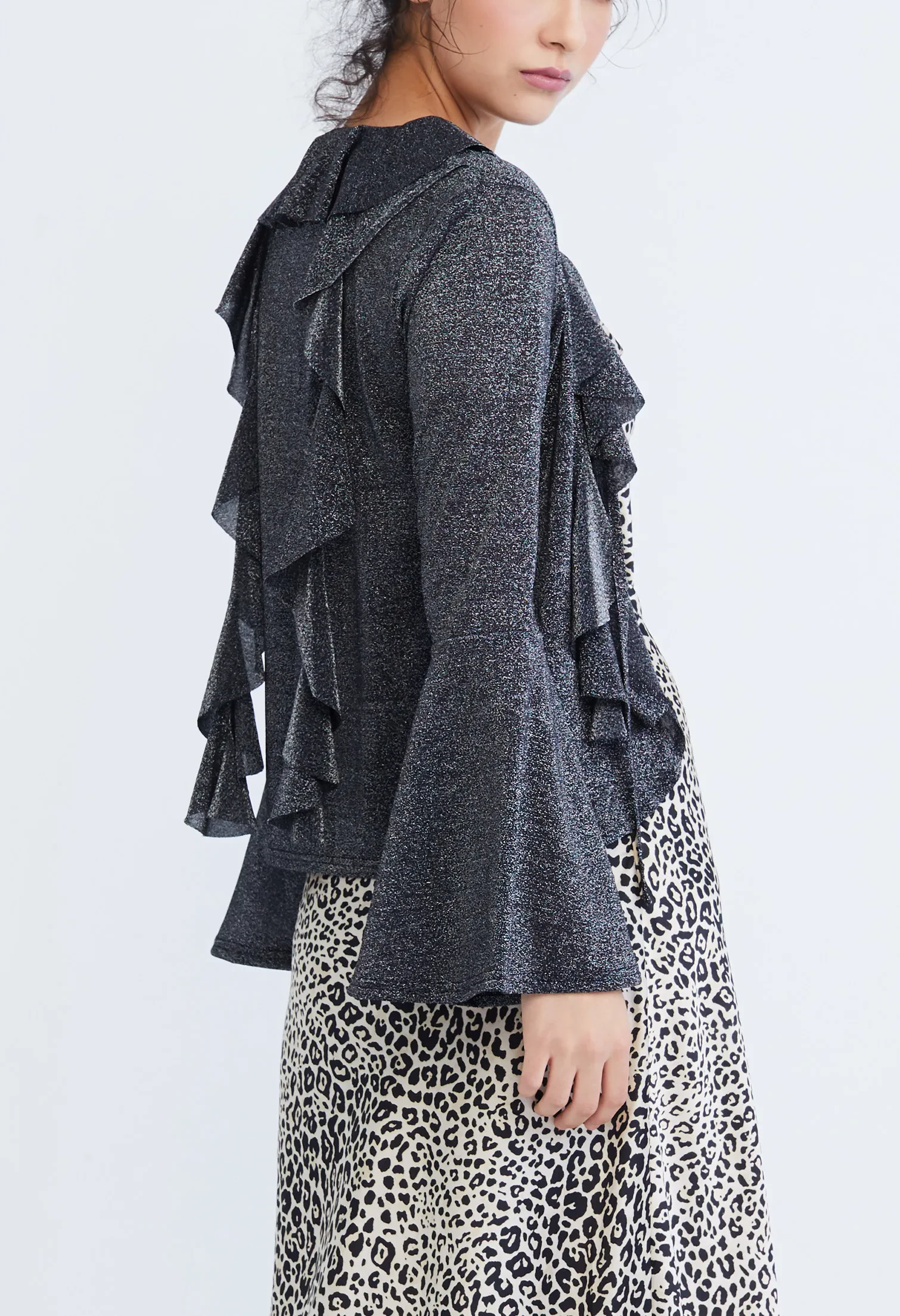 DROP PETAL RUFFLED TRUMPET SLEEVE CARDIGAN [BLACK]