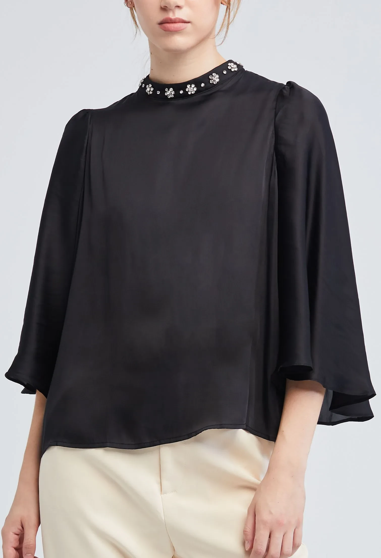 EMBELLISHED CAPE HIGH NECK BLOUSE [BLACK]
