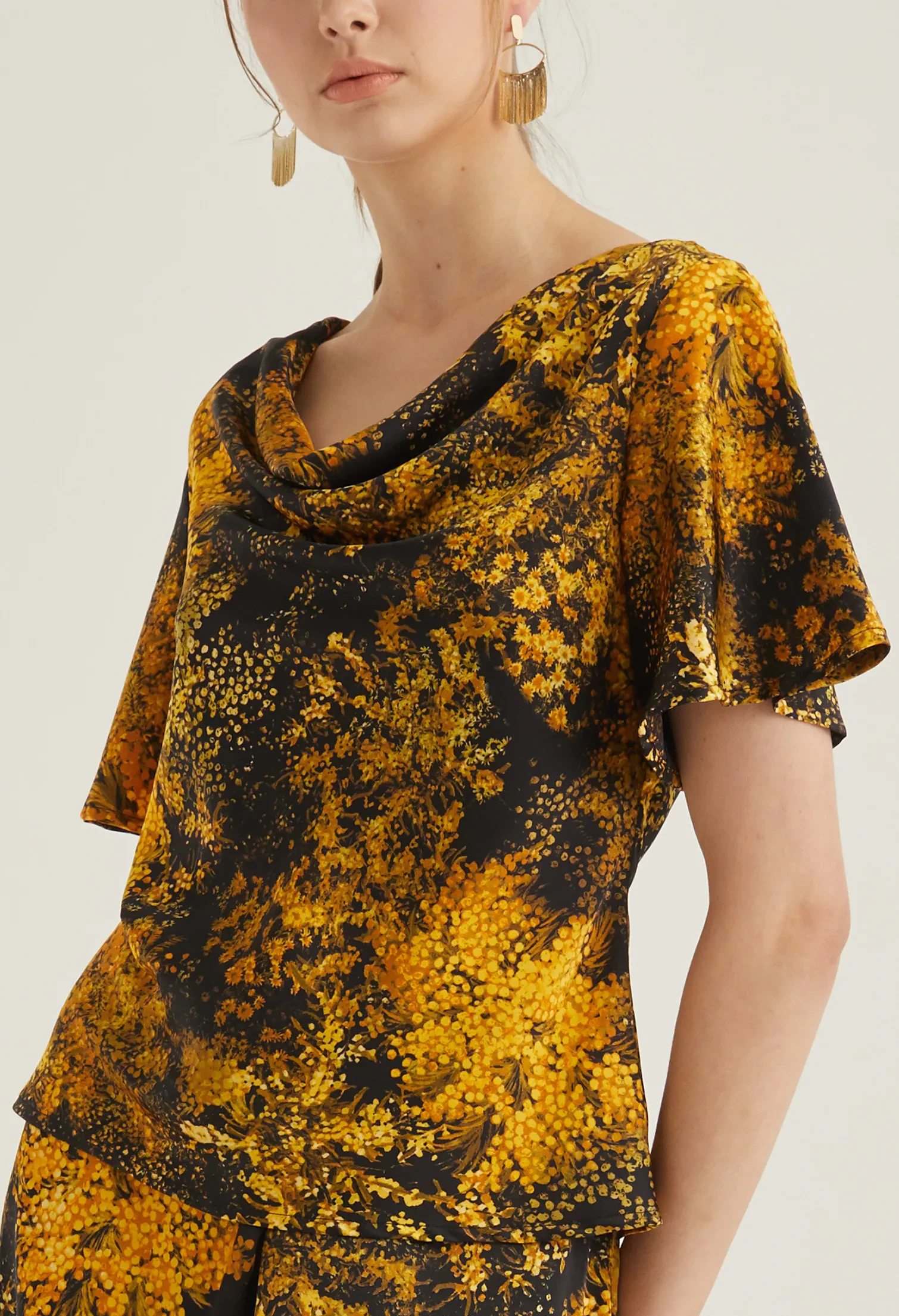 FLORAL BURST COWL NECK BLOUSE [BLACK]