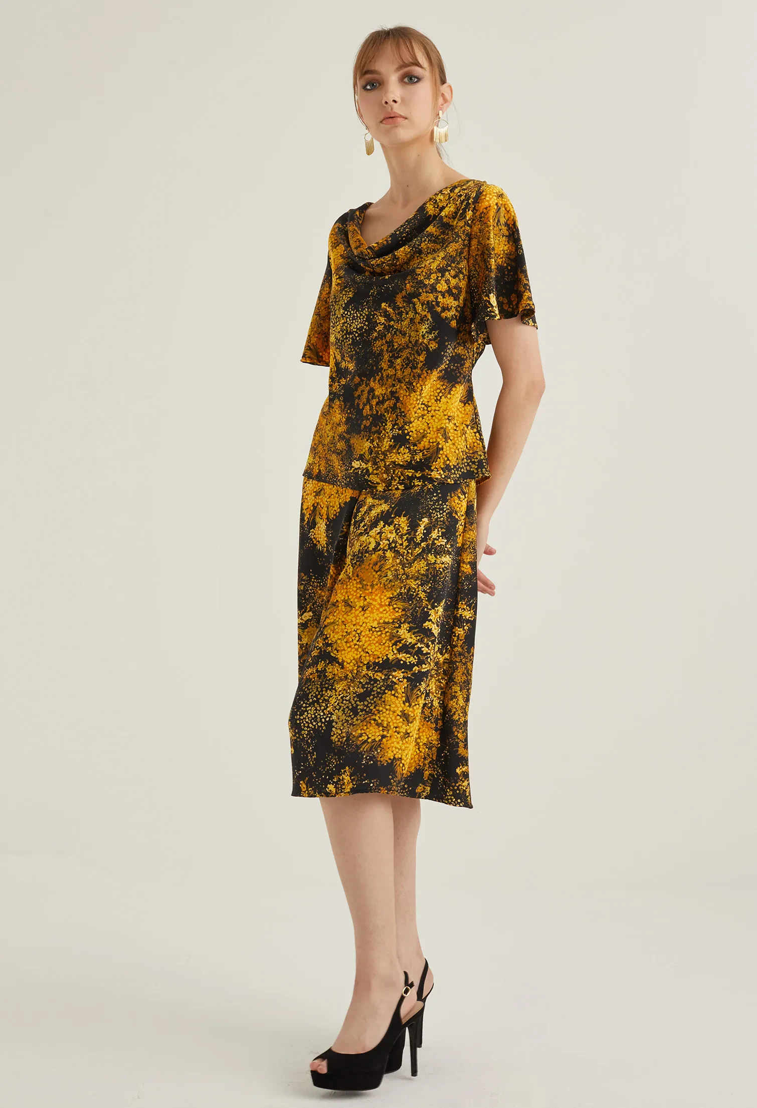 FLORAL BURST COWL NECK BLOUSE [BLACK]