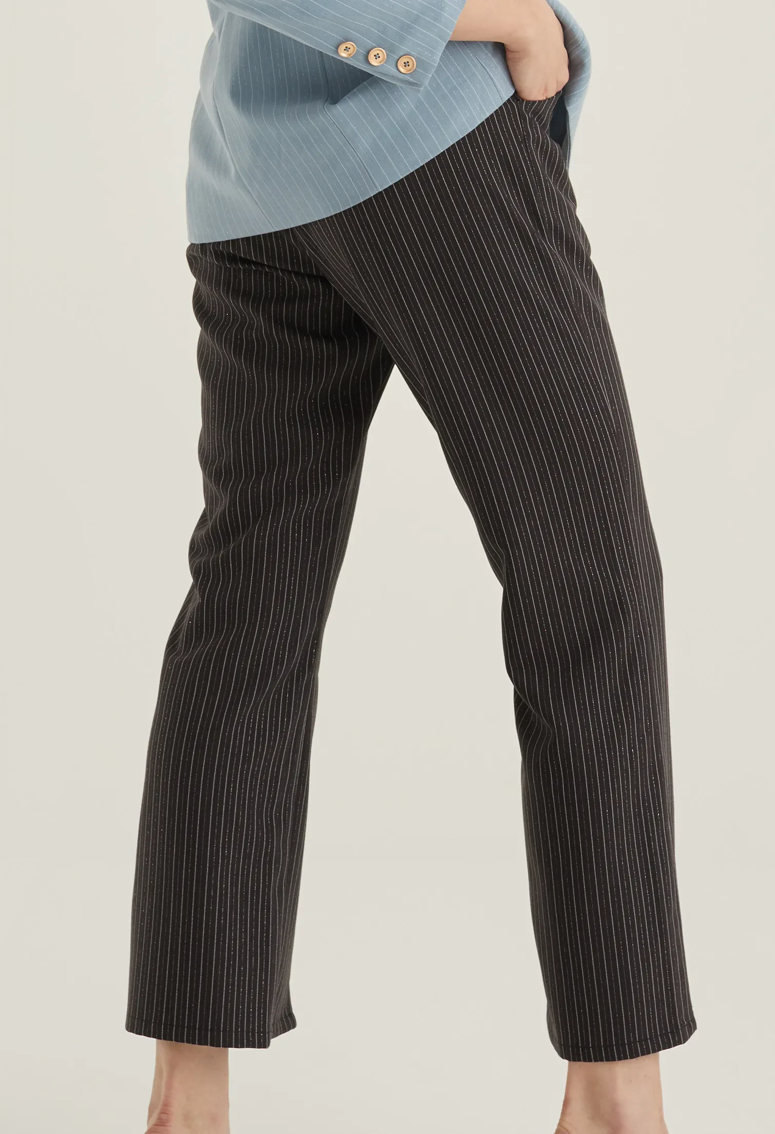 FRONT SLIT STRIPED SMART TROUSERS [BLACK]