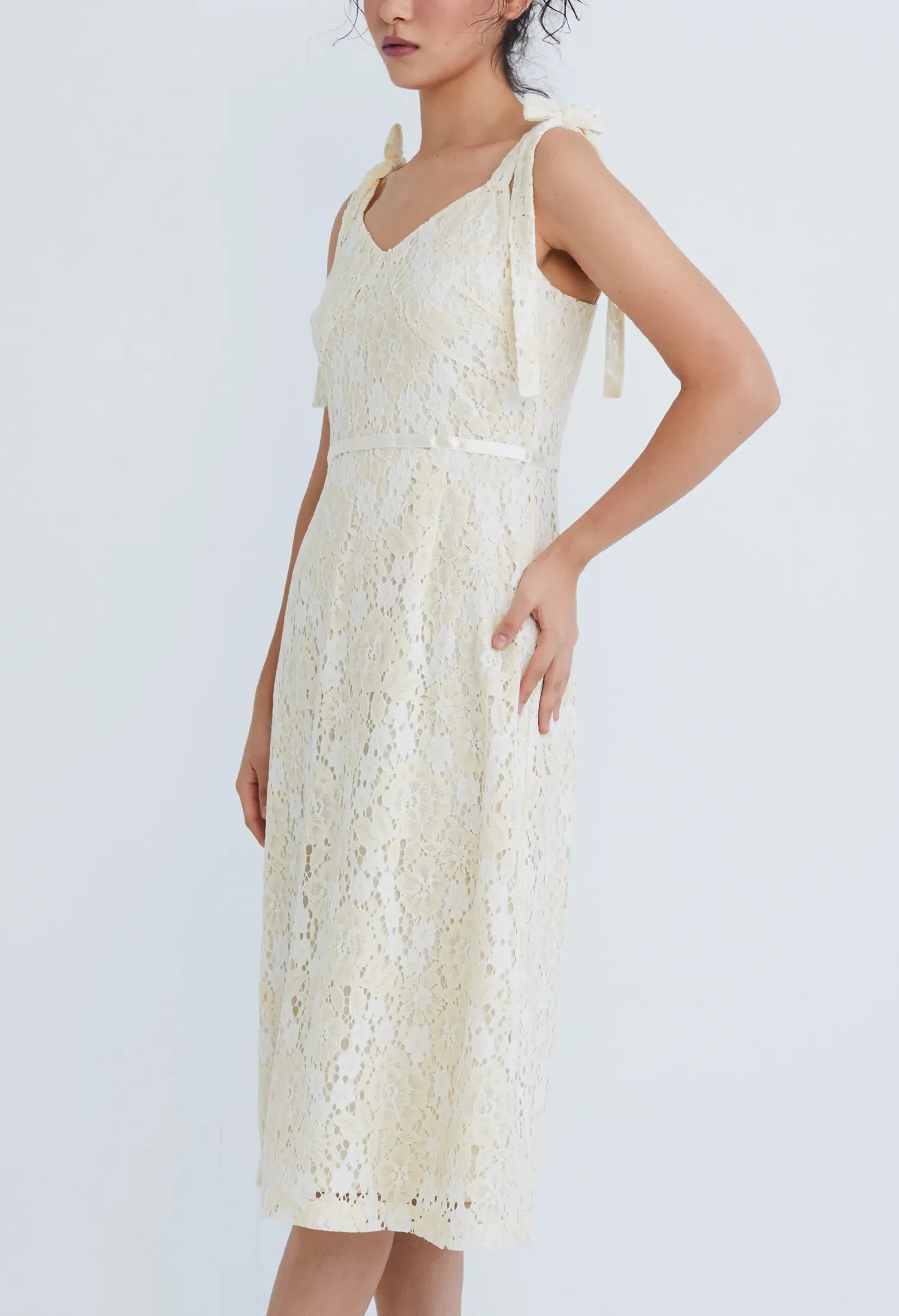 GUIPURE LACE BUSTIER CAMI TIE-SHOULDER DRESS [BEIGE]
