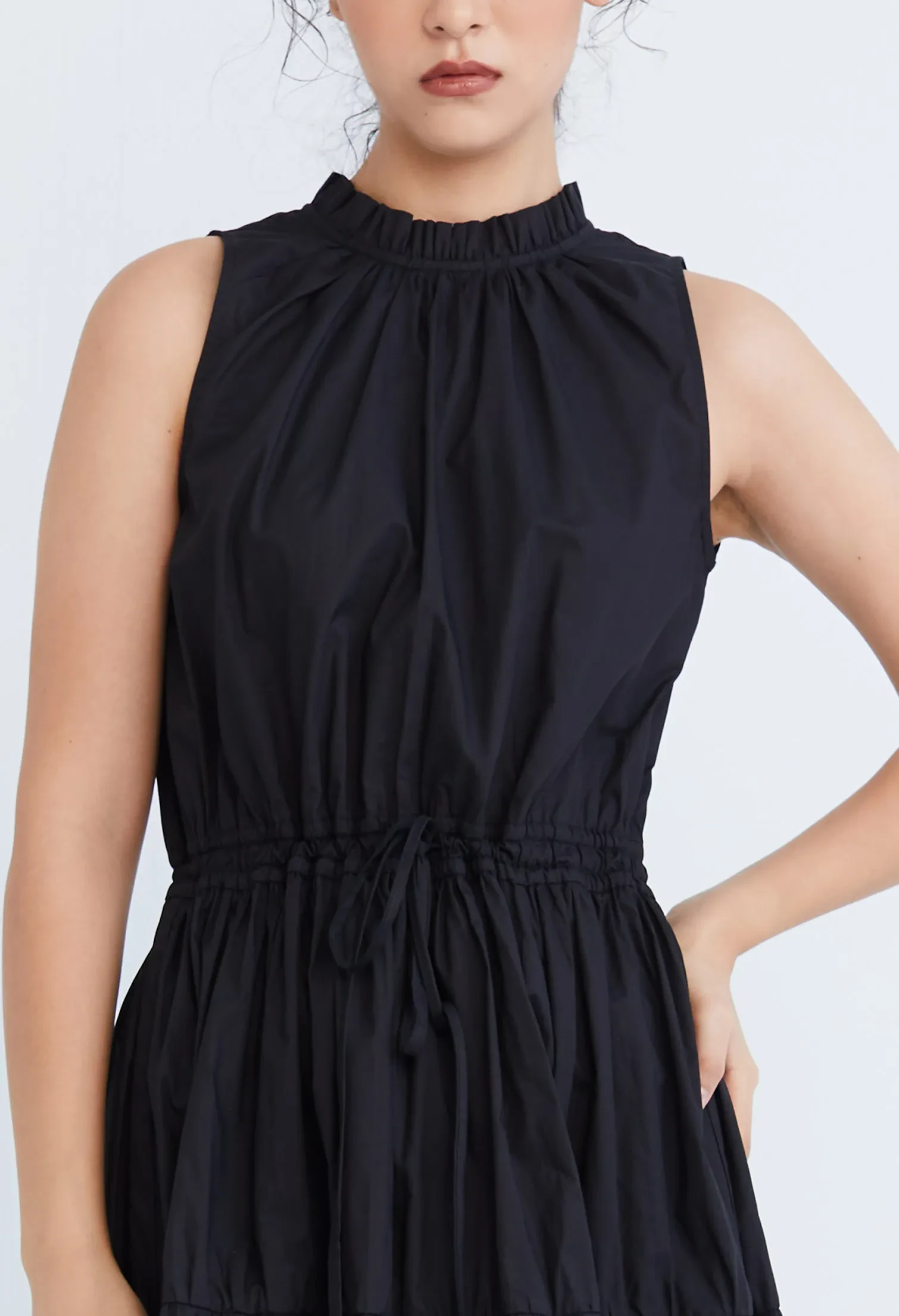HALTER TIERED TIE-FRONT DRESS [BLACK]