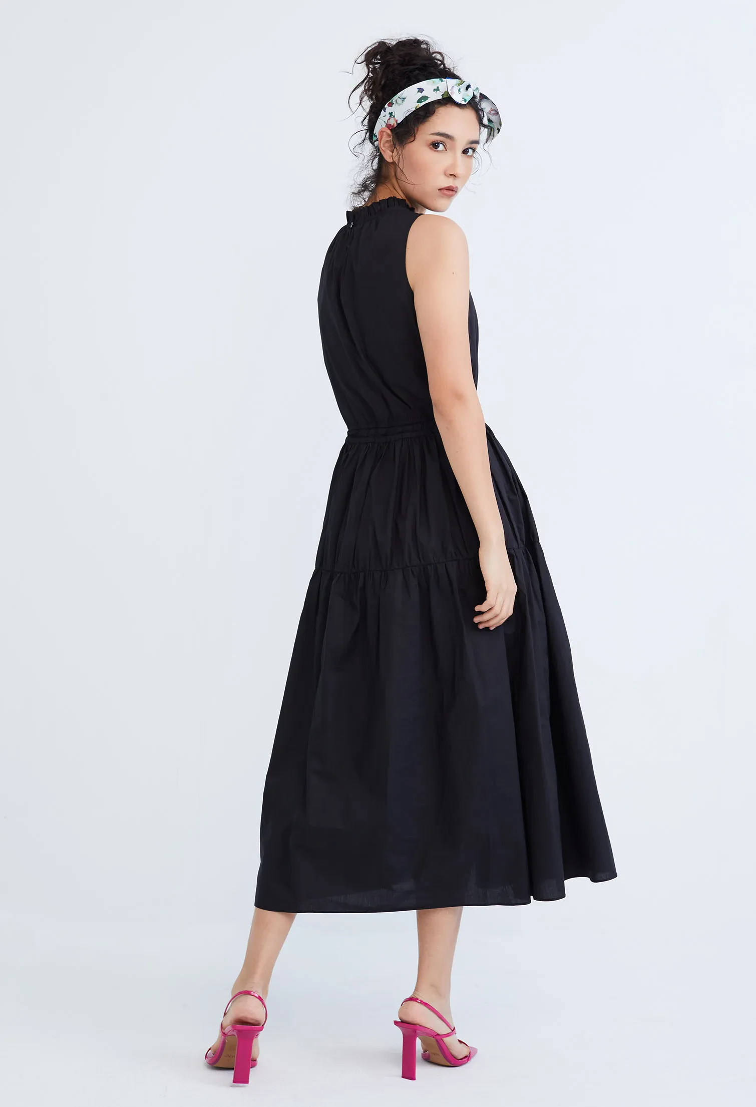 HALTER TIERED TIE-FRONT DRESS [BLACK]