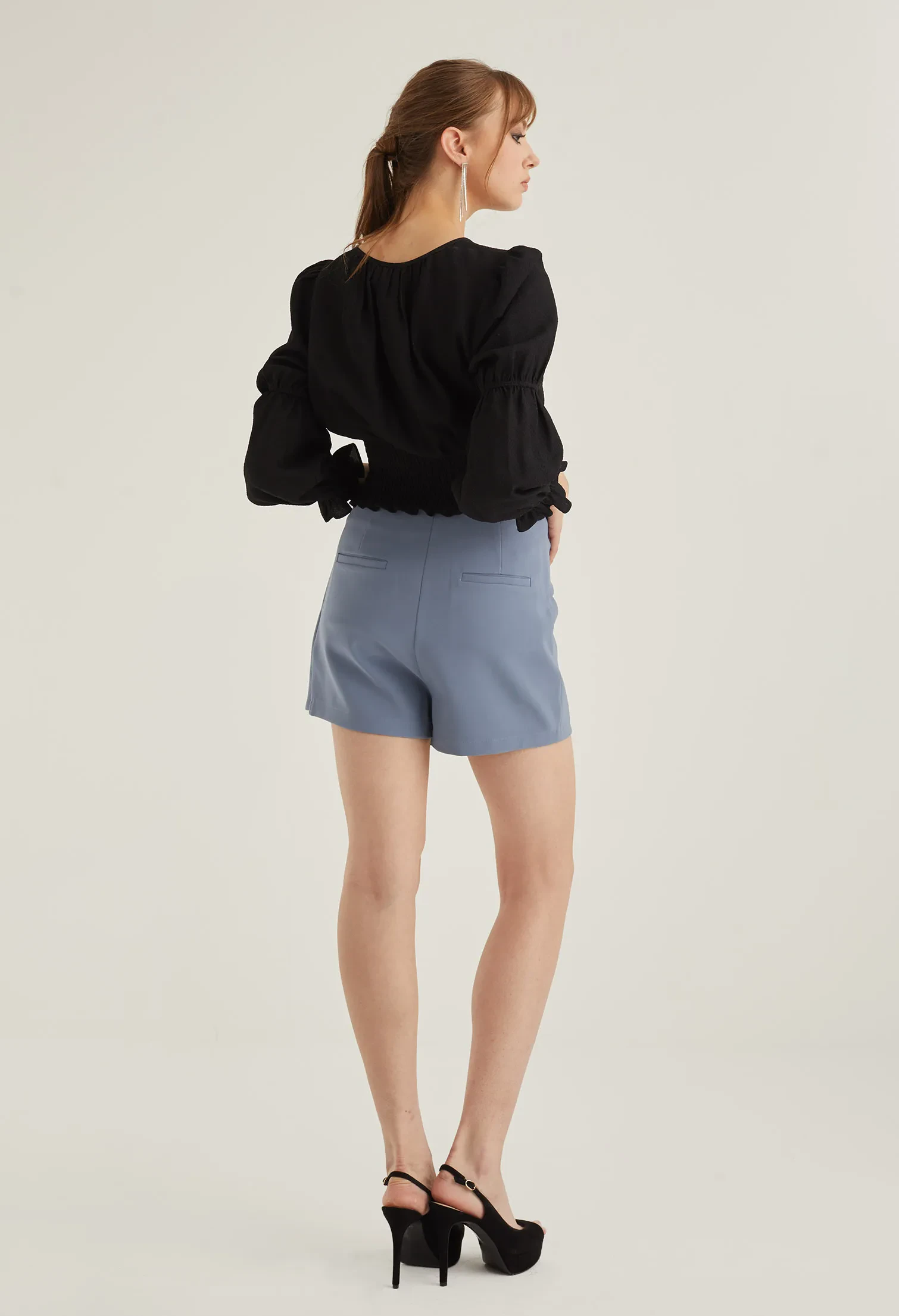 KEY HOLE DOUBLE PUFF SLEEVE BLOUSE [BLACK]