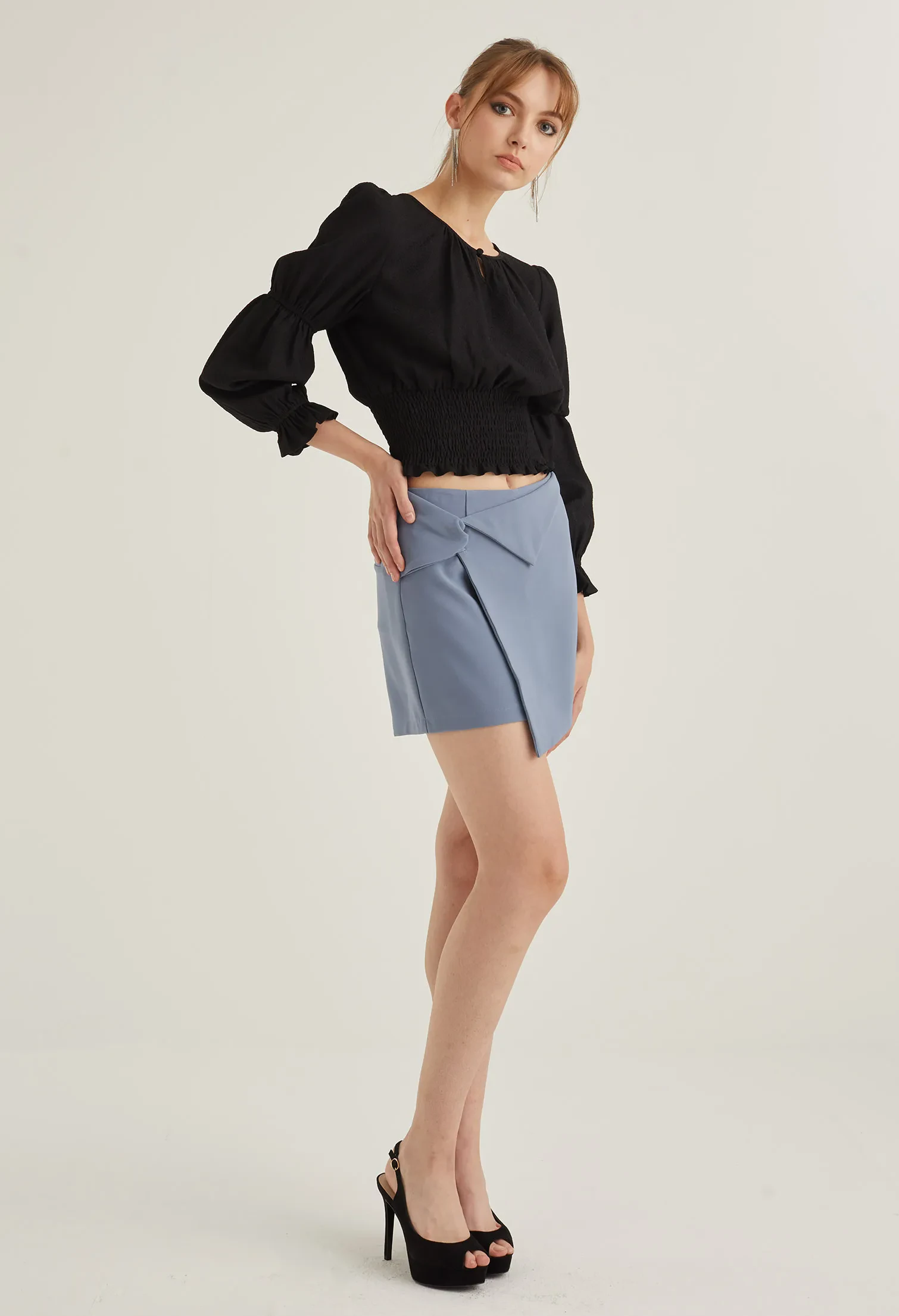 KEY HOLE DOUBLE PUFF SLEEVE BLOUSE [BLACK]
