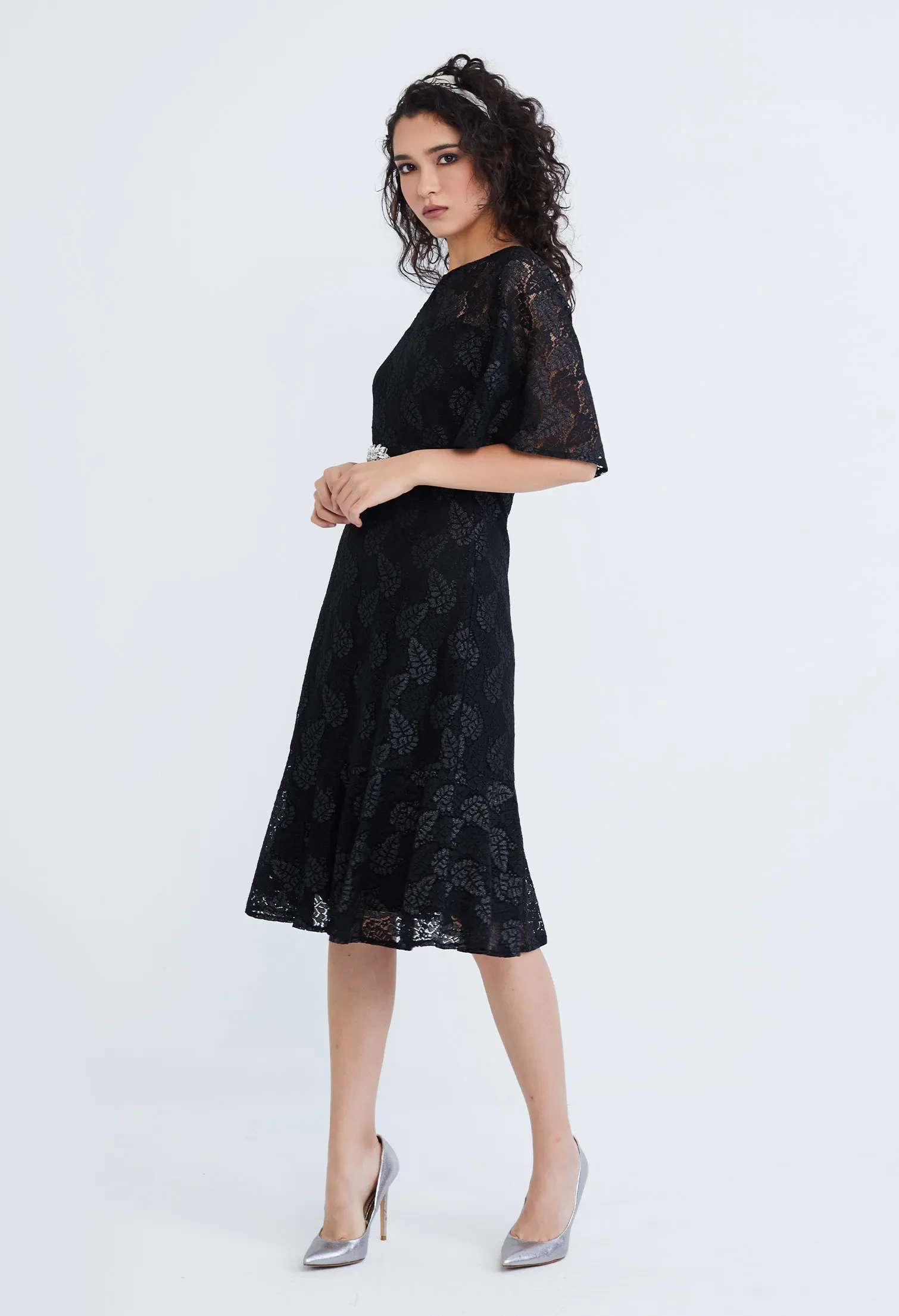 LACE PEARL BELTED COCKTAIL DRESS [BLACK]