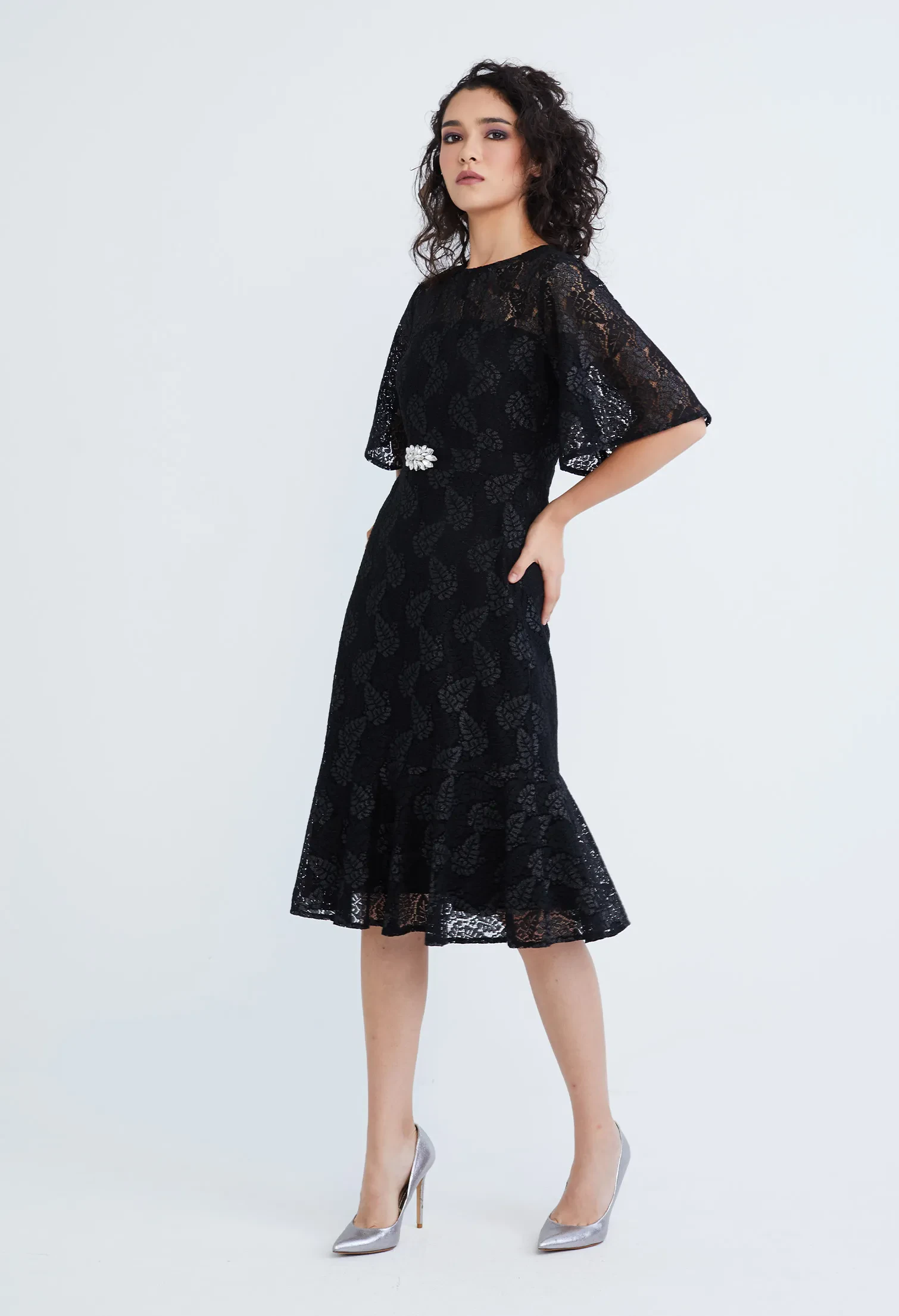 LACE PEARL BELTED COCKTAIL DRESS [BLACK]