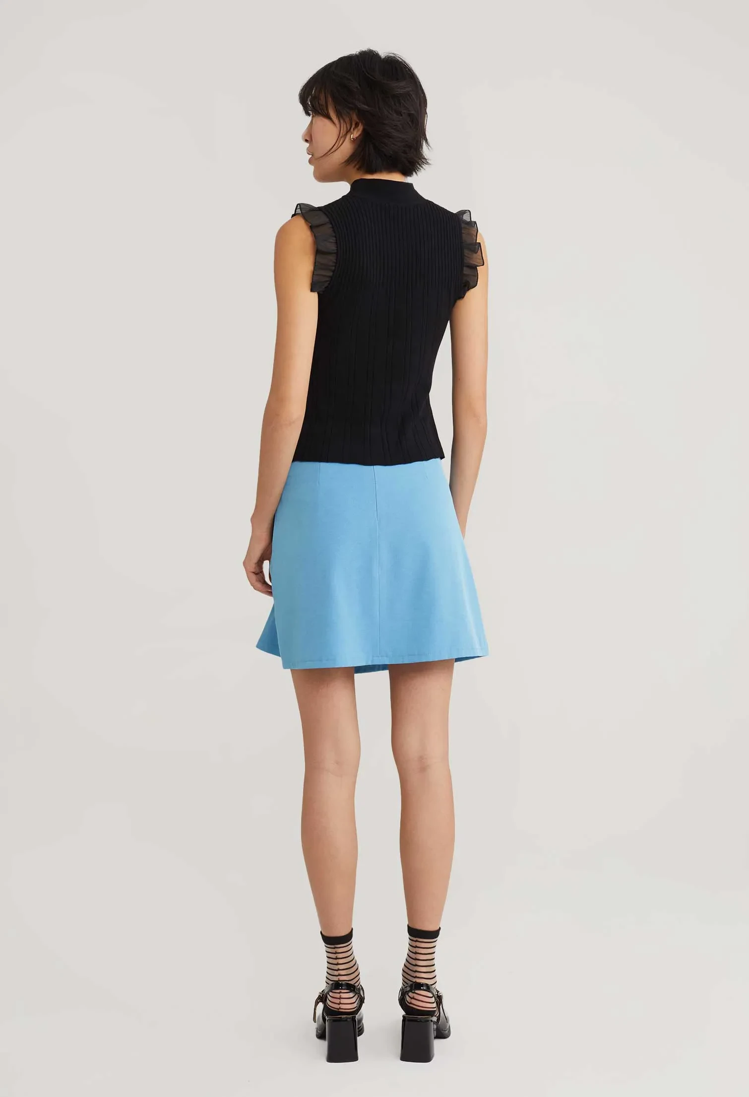 LACE RUFFLE MOCK NECK TOP [BLACK]