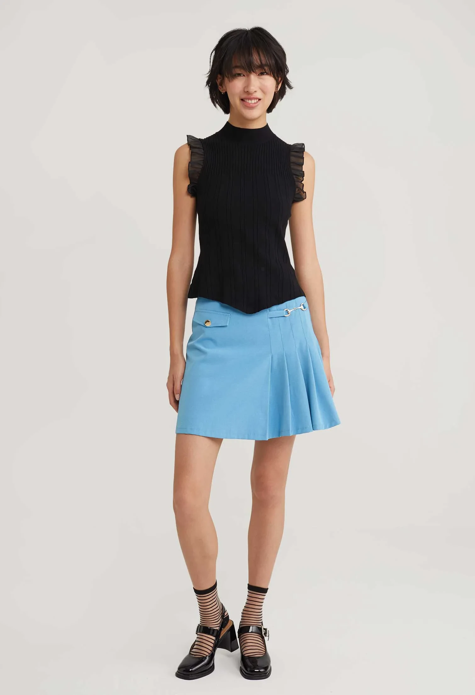 LACE RUFFLE MOCK NECK TOP [BLACK]
