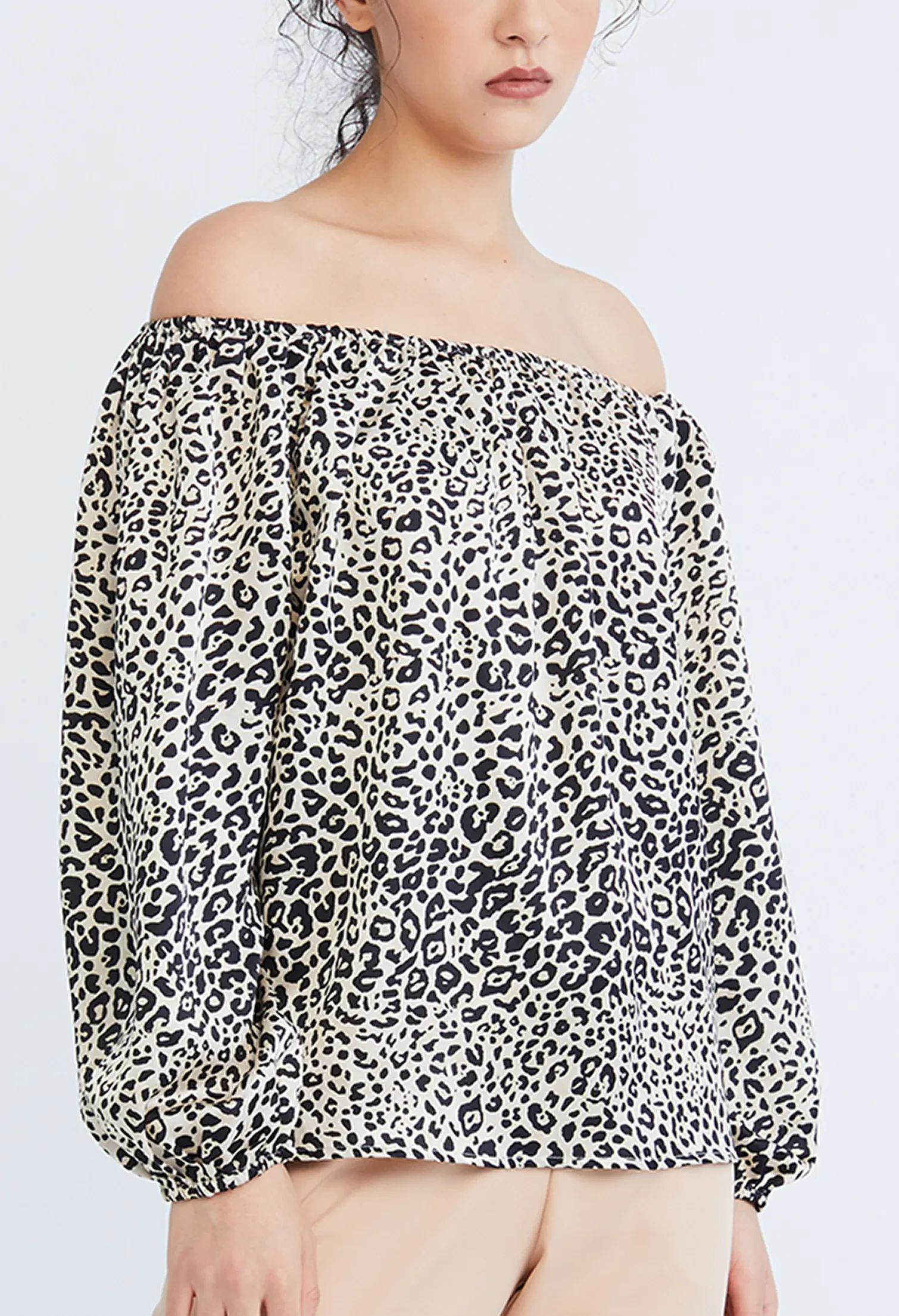 LEOPARD SPOTTED PRINT BLOUSE [BLACK]