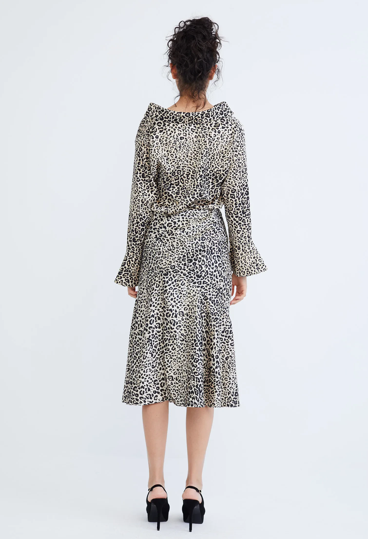 LEOPARD SPOTTED SATIN SLIP SKIRT [BLACK]