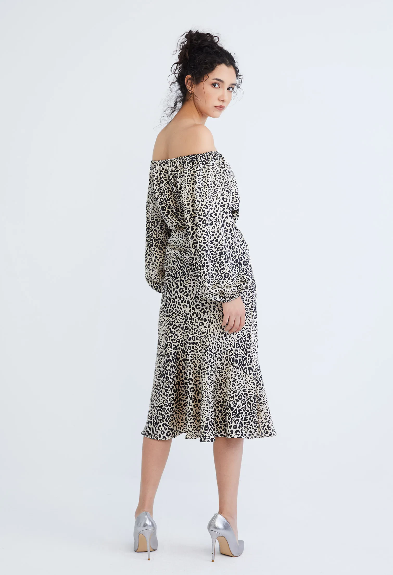 LEOPARD SPOTTED SATIN SLIP SKIRT [BLACK]