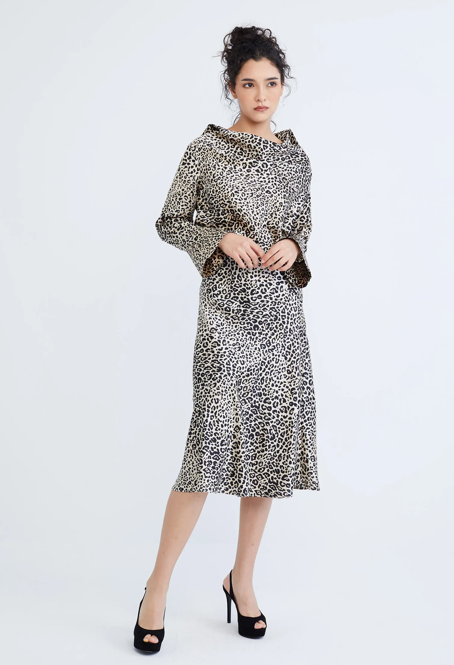 LEOPARD SPOTTED SATIN SLIP SKIRT [BLACK]