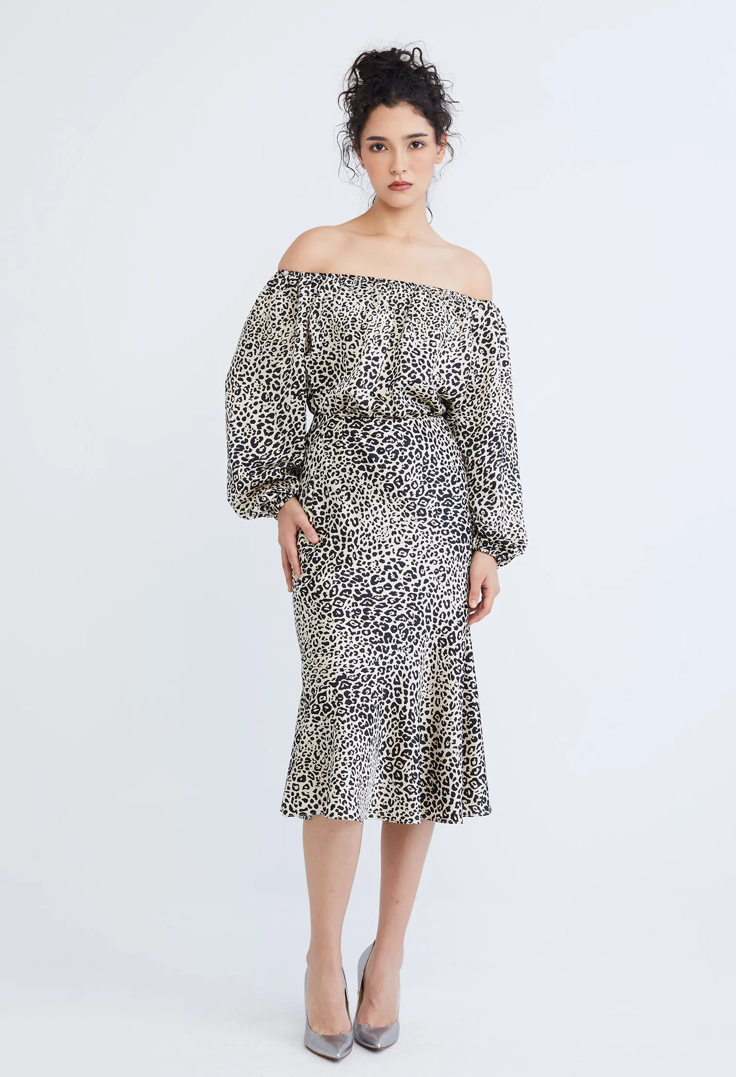 LEOPARD SPOTTED SATIN SLIP SKIRT [BLACK]
