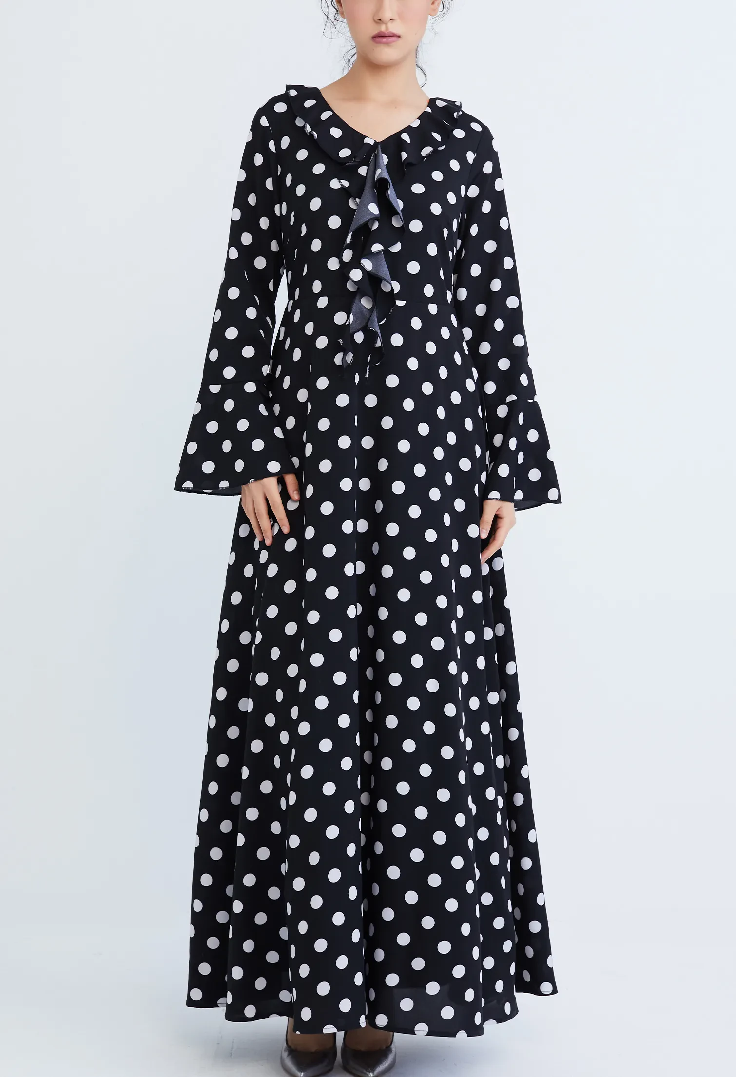 POLKA DOT RUFFLED V-NECKLINE MAXI DRESS [BLACK]