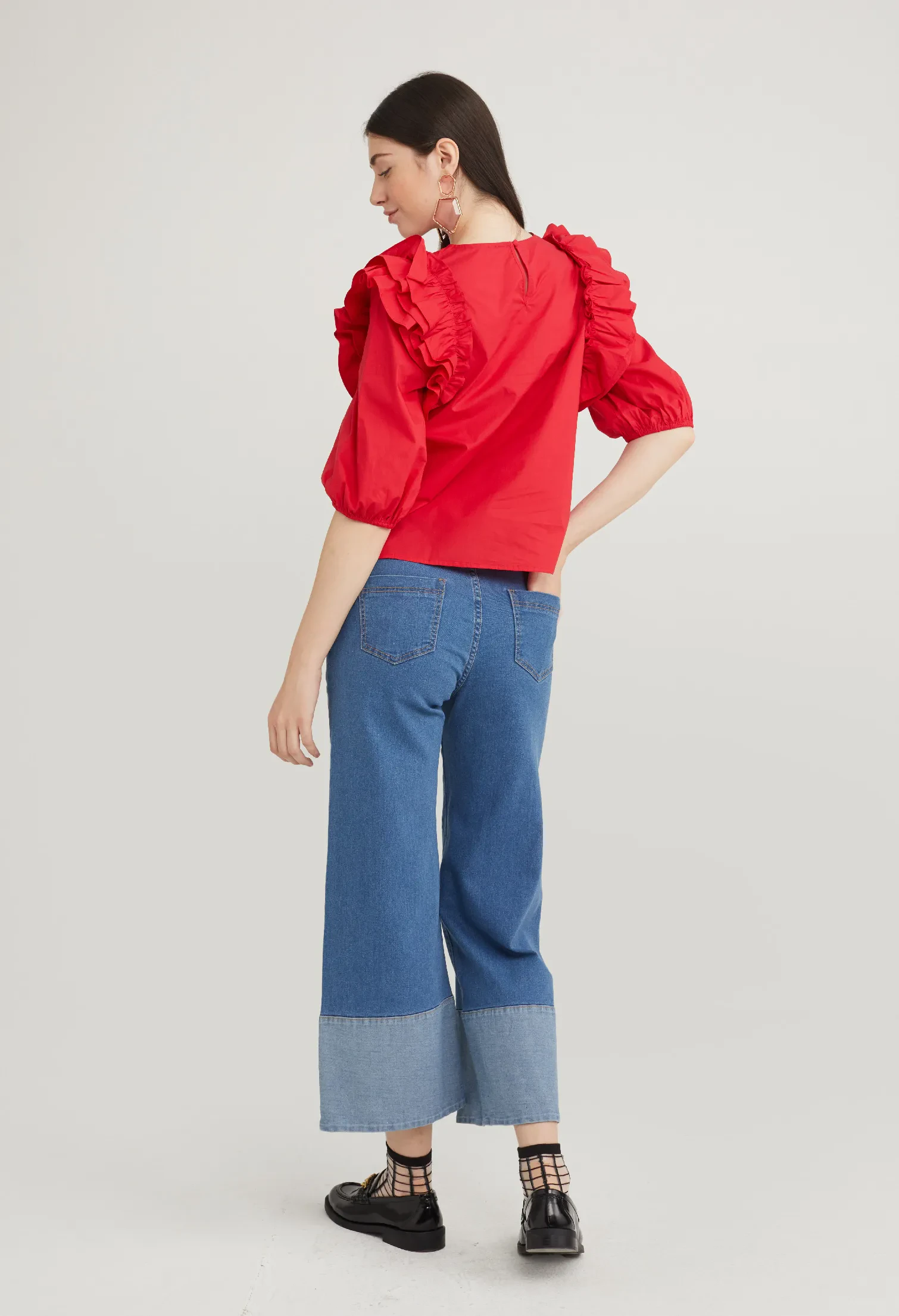 RUFFLE ACCENT 3/4 SLEEVE BLOUSE [RED]