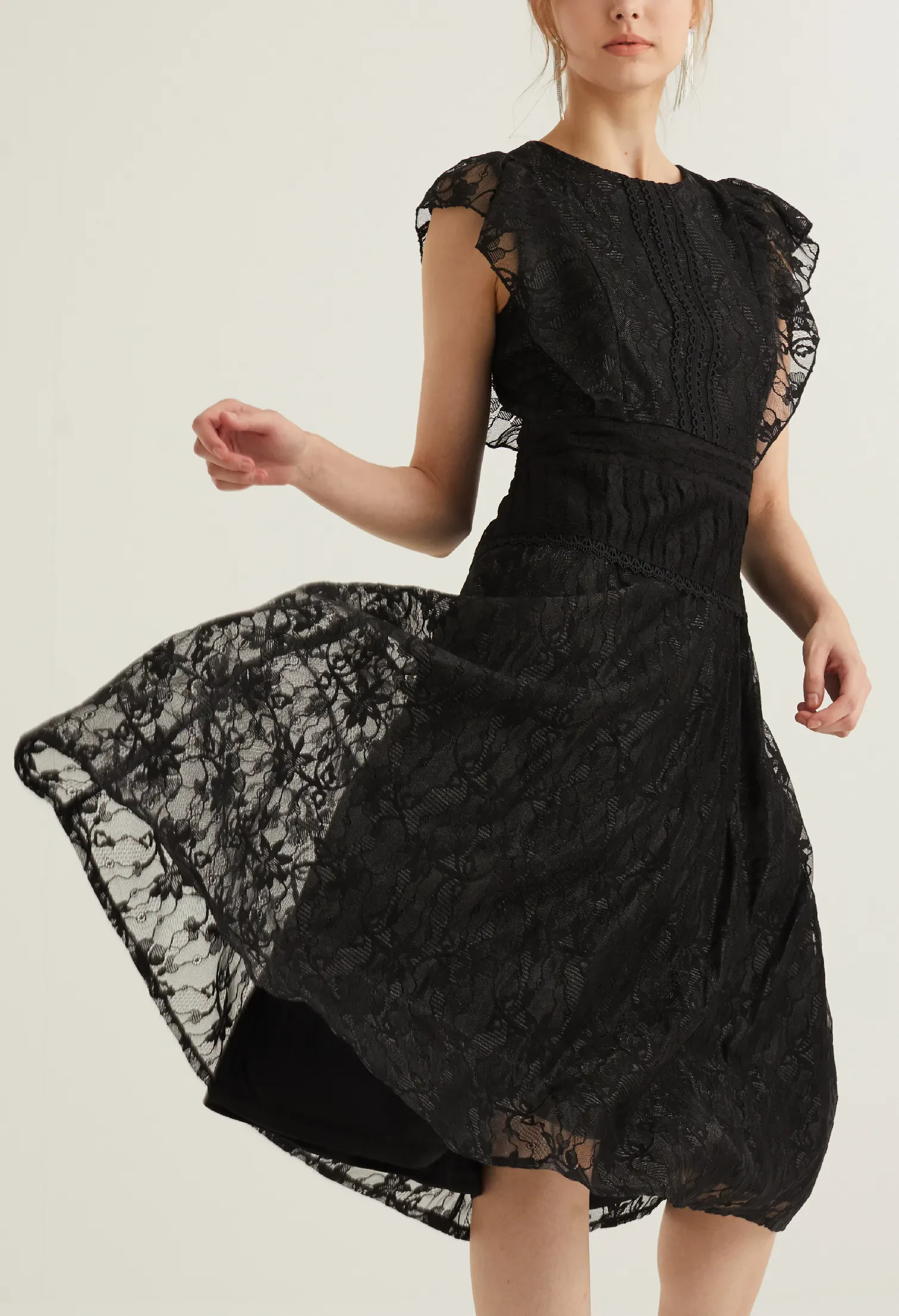 RUFFLE LACE DETAIL COCKTAIL DRESS [BLACK]