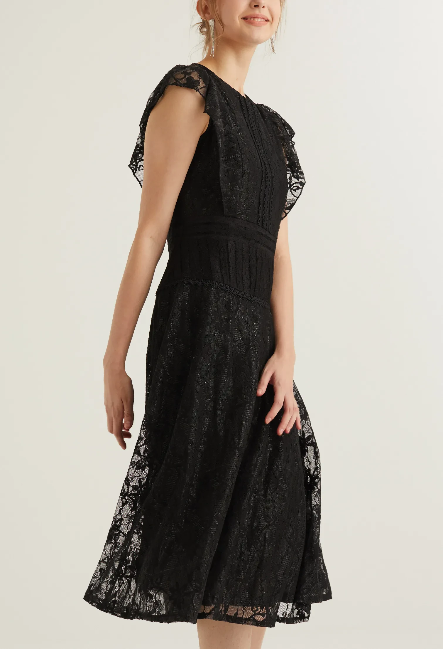 RUFFLE LACE DETAIL COCKTAIL DRESS [BLACK]