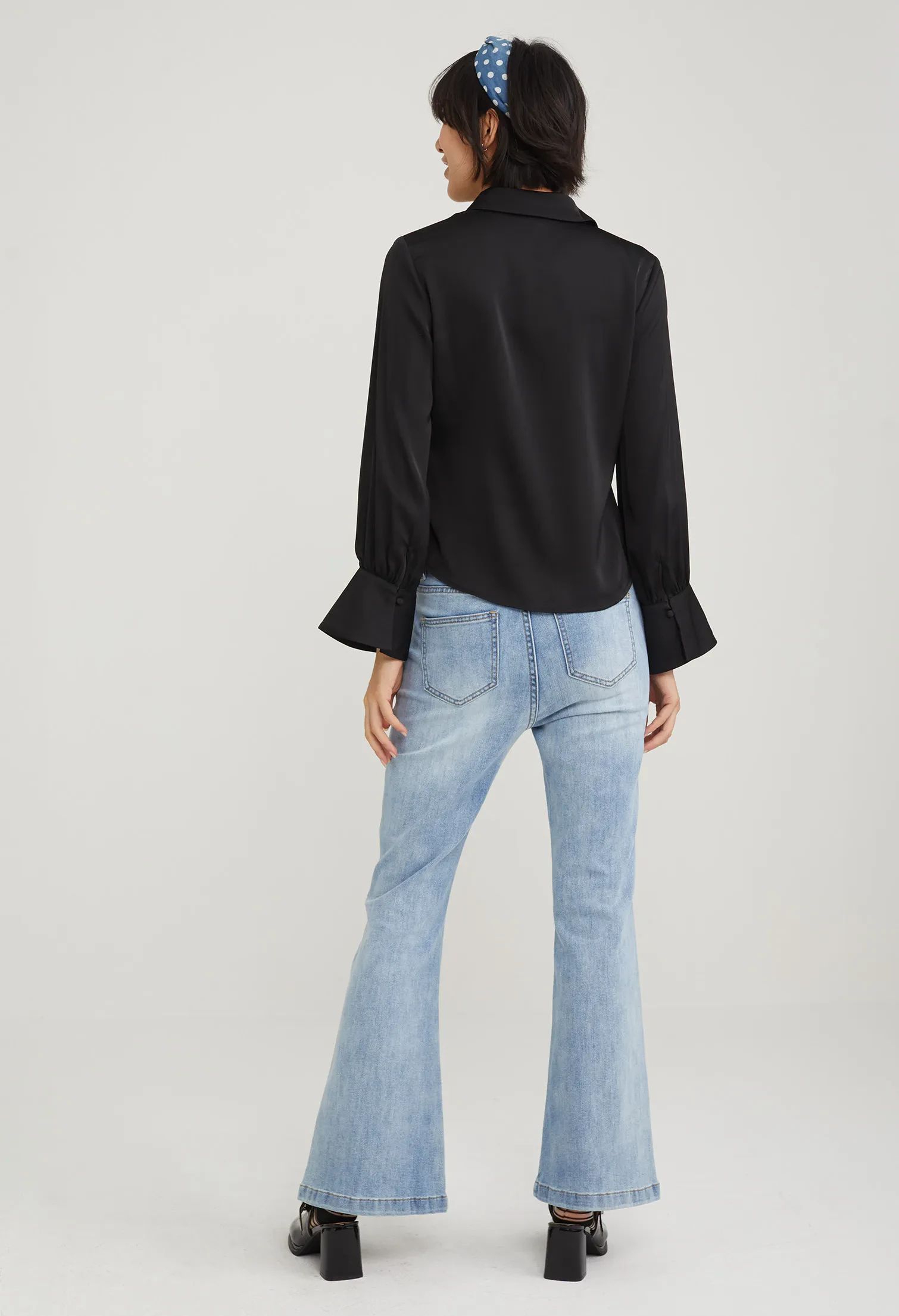 SATIN FITTED PETAL SLEEVE BLOUSE [BLACK]