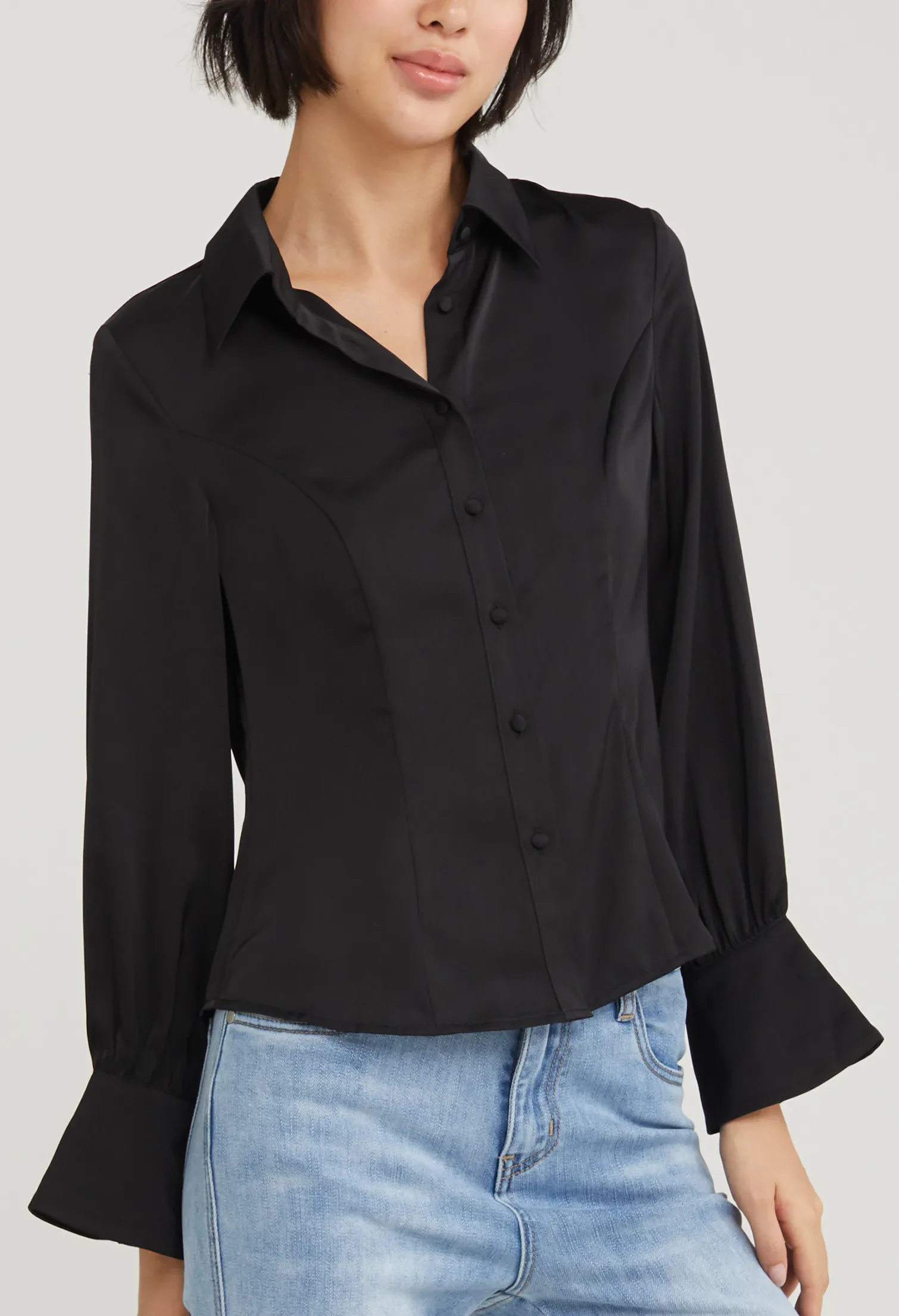 SATIN FITTED PETAL SLEEVE BLOUSE [BLACK]