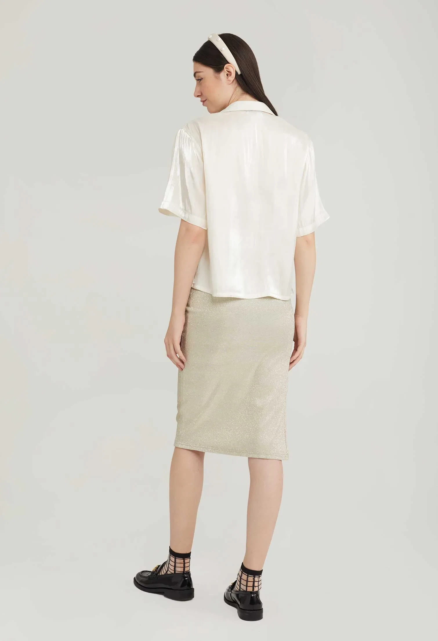 SATIN SHIMMER SHORT SLEEVE BLOUSE [CREAM]