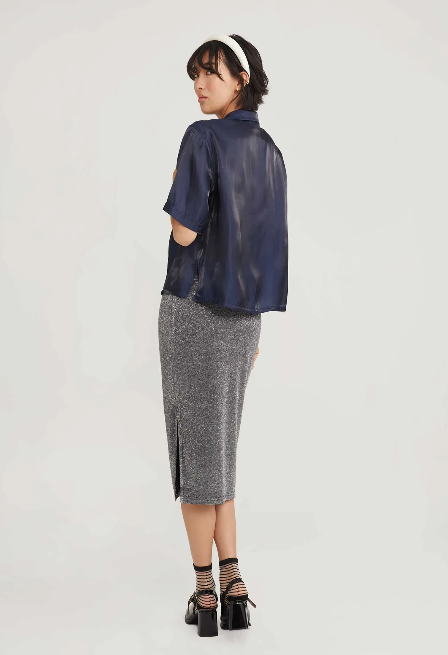 SATIN SHIMMER SHORT SLEEVE BLOUSE [NAVY BLUE]