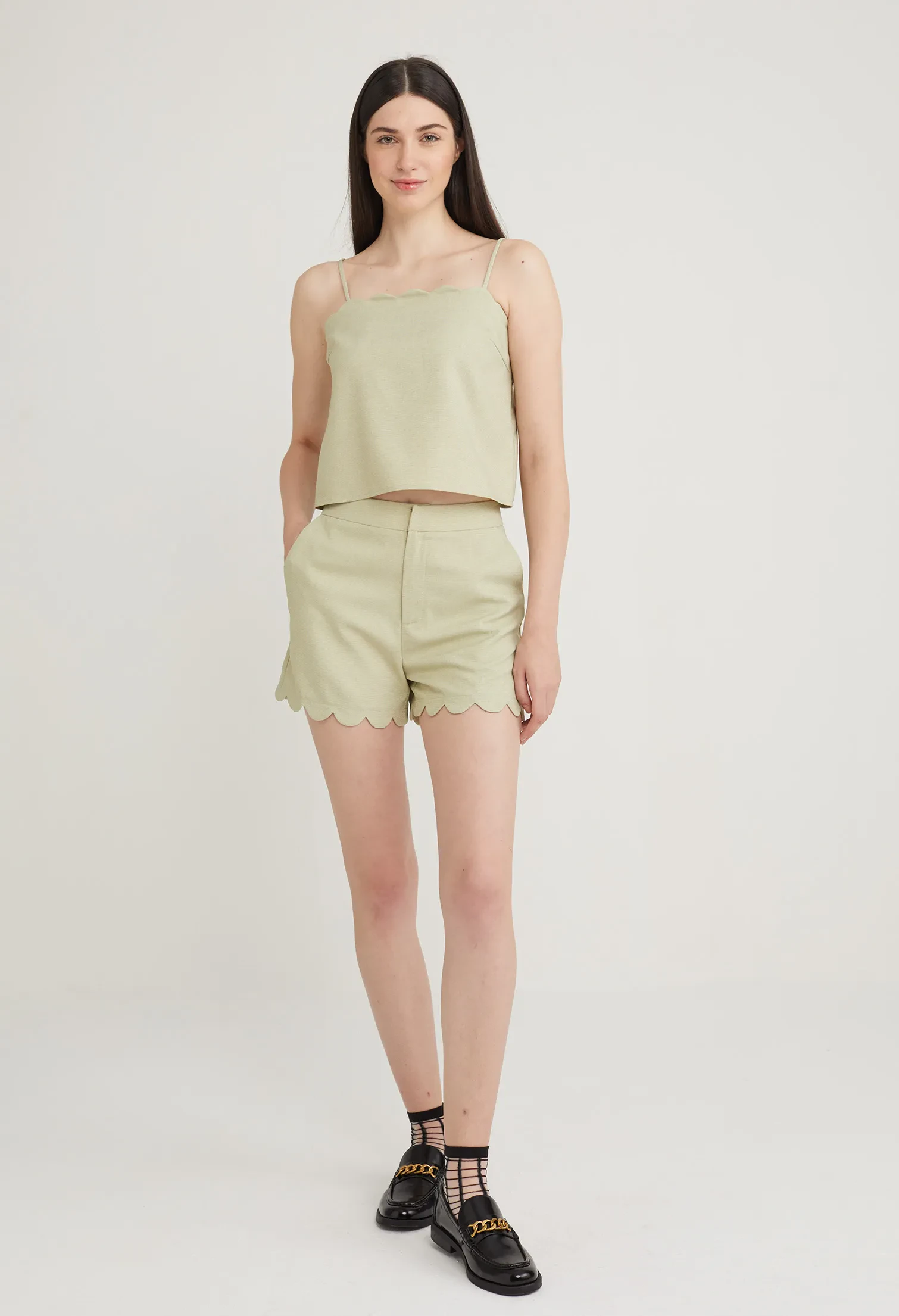 SCALLOPED HEM BRUNCH SHORTS [L/GREEN]