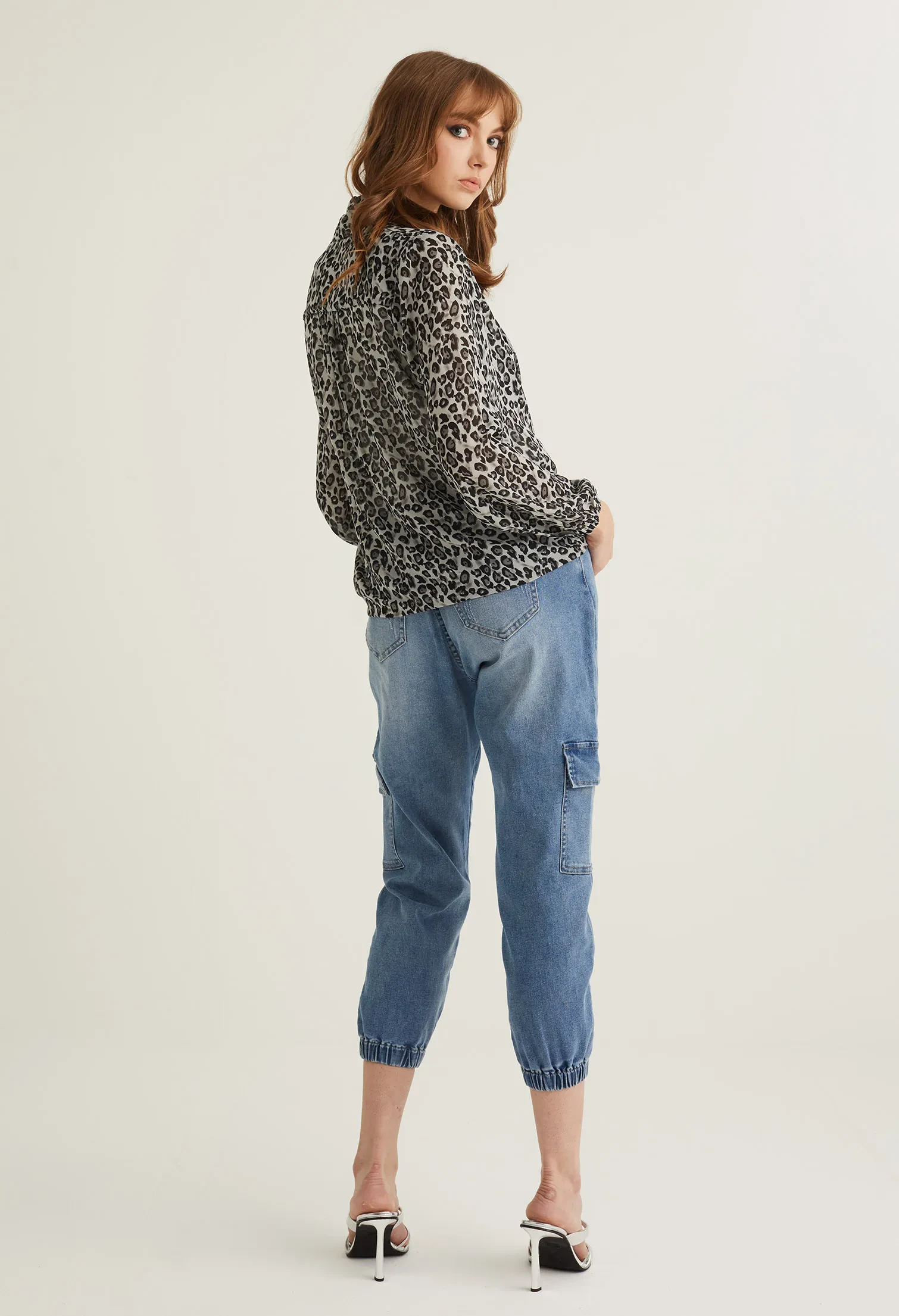 SCOOP NECK SAFARI PRINT BLOUSE [BLACK]
