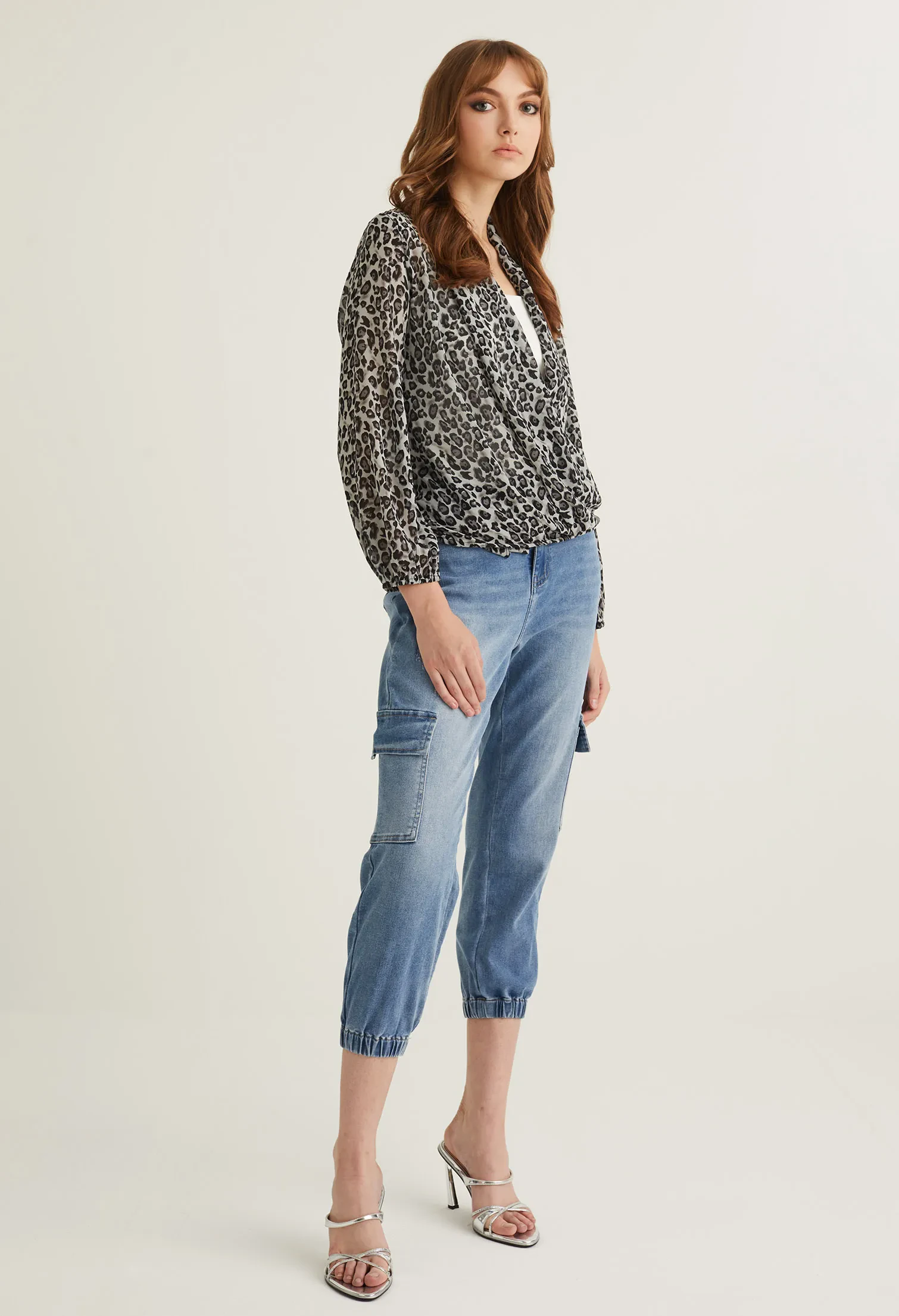 SCOOP NECK SAFARI PRINT BLOUSE [BLACK]