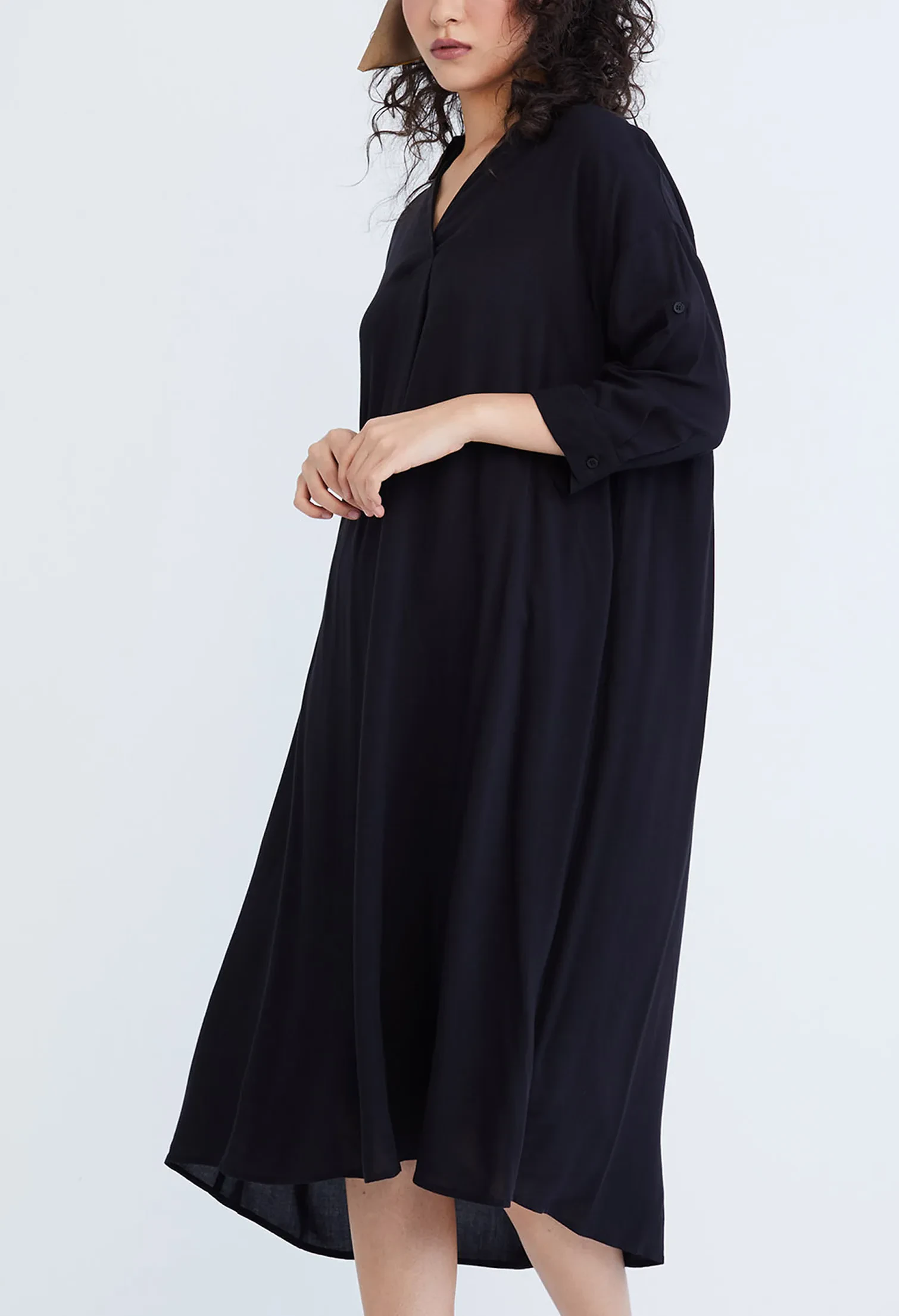 SLIP-ON DRESS WITH FOLDED CUFF SLEEVE [BLACK]