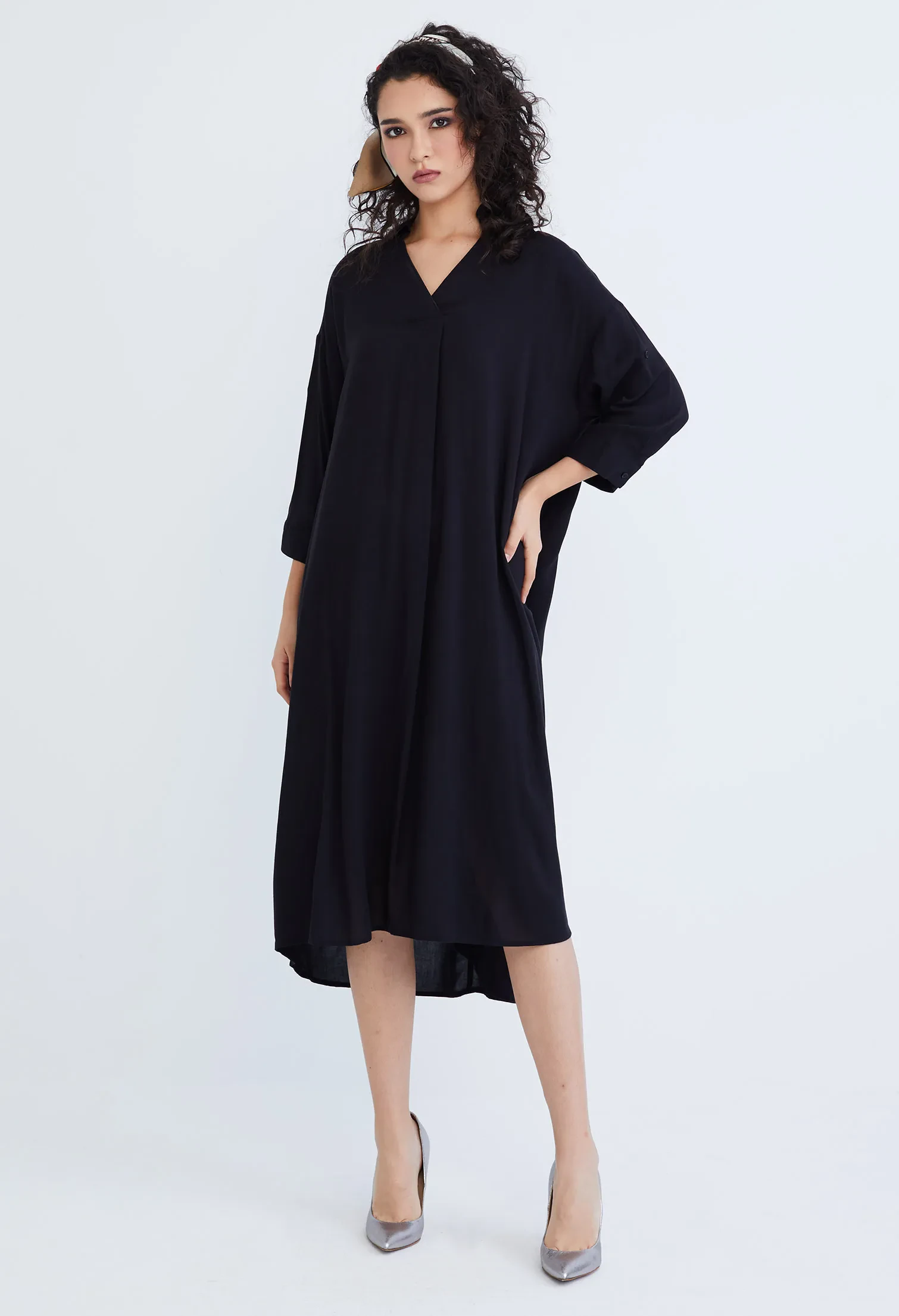 SLIP-ON DRESS WITH FOLDED CUFF SLEEVE [BLACK]