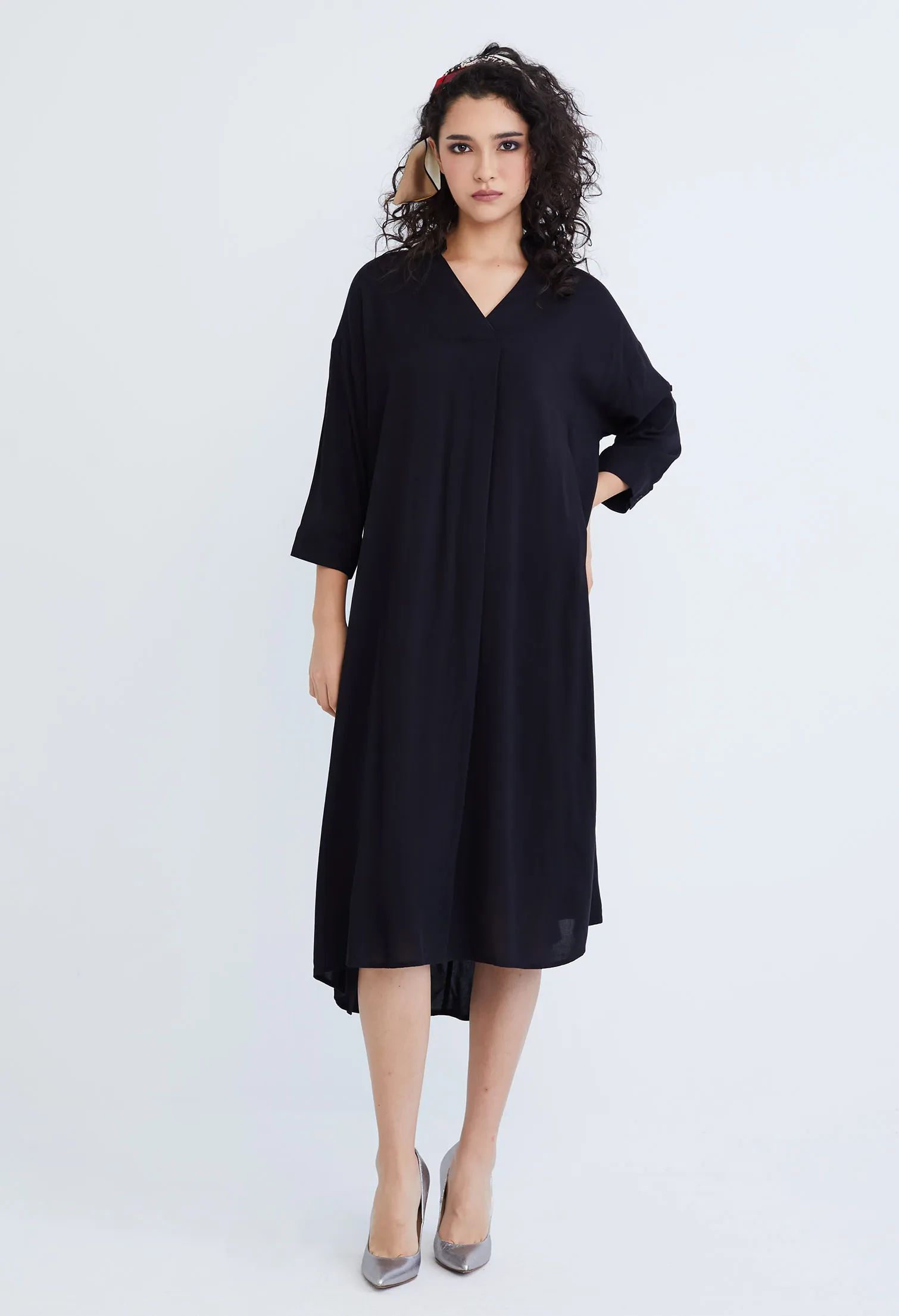 SLIP-ON DRESS WITH FOLDED CUFF SLEEVE [BLACK]