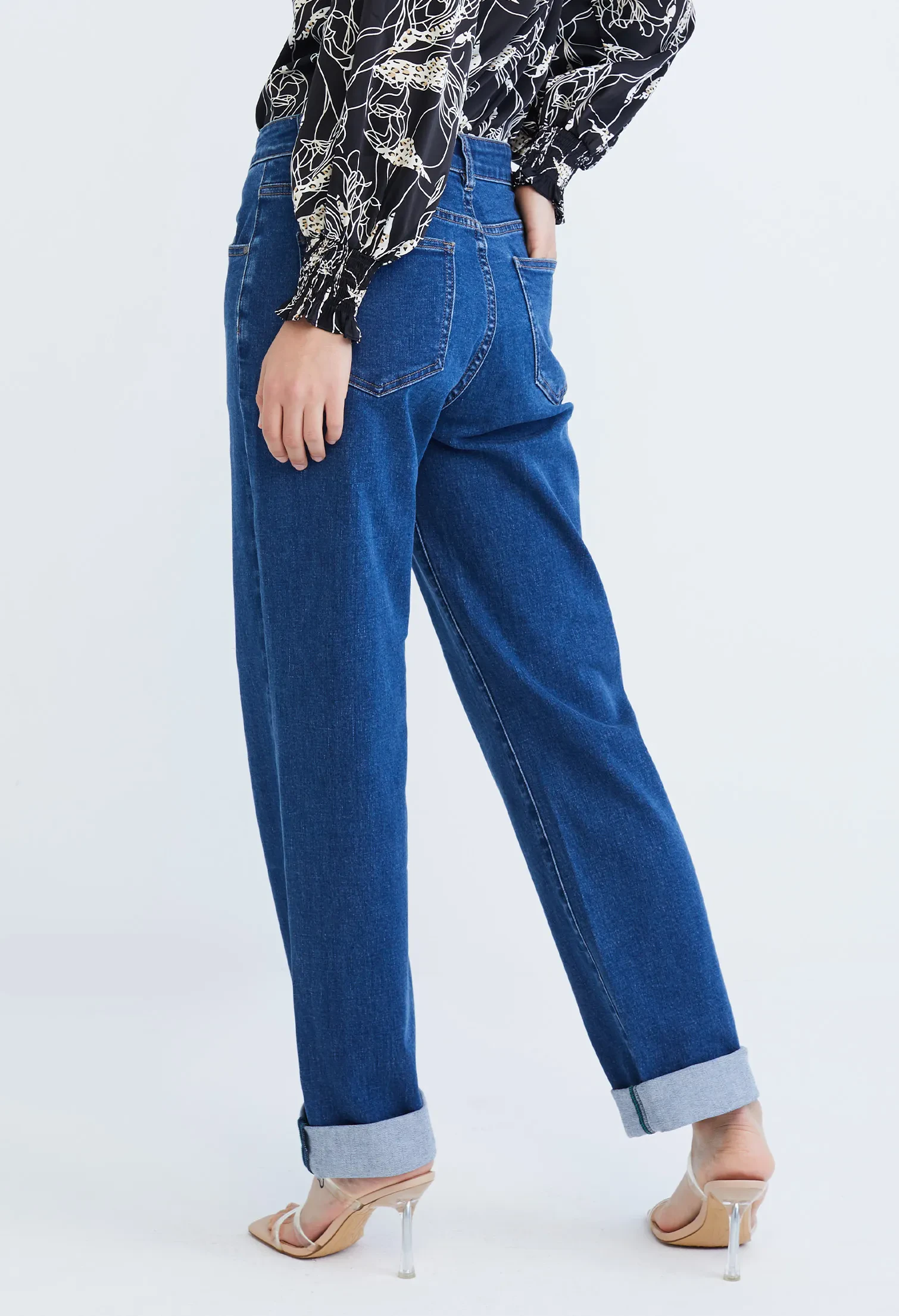 STRAIGHT CUT EASY BOYFRIEND JEANS [BLUE]