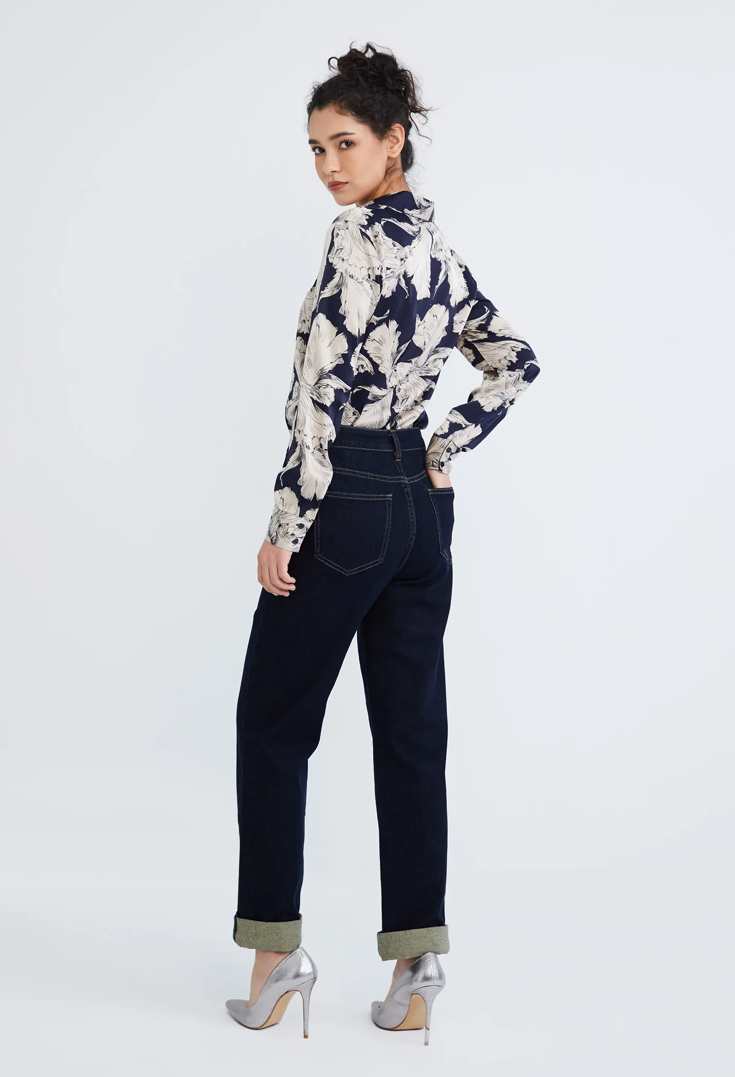 STRAIGHT CUT EASY BOYFRIEND JEANS [NAVY BLUE]