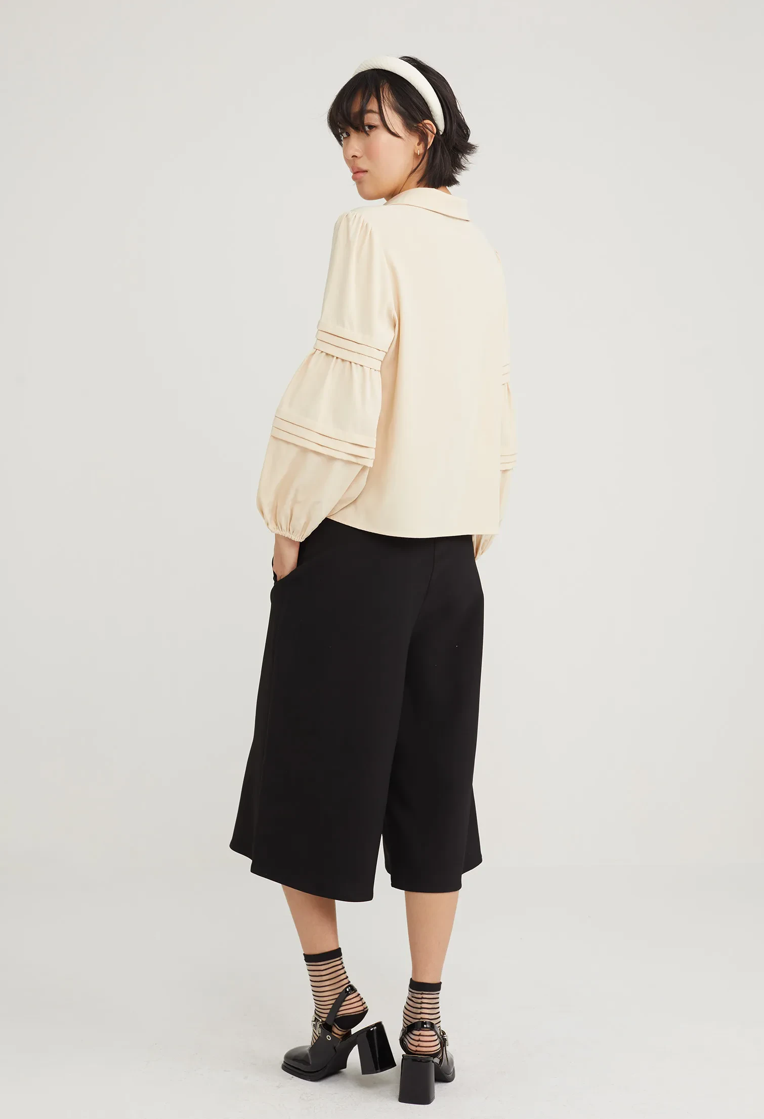 STRIPED TIERED BALLOON SLEEVE BLOUSE [SAND]