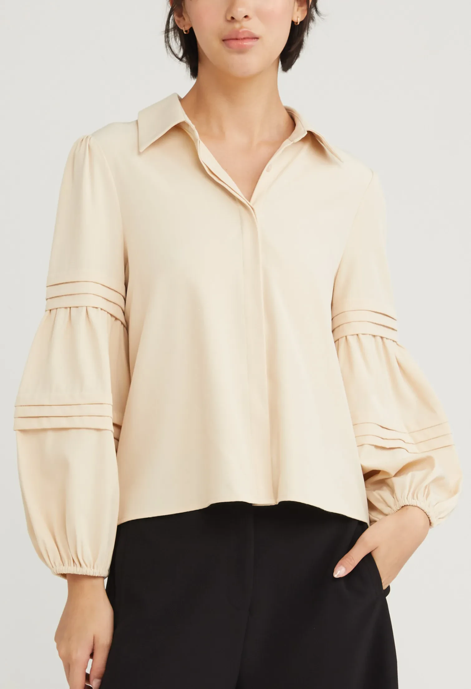 STRIPED TIERED BALLOON SLEEVE BLOUSE [SAND]