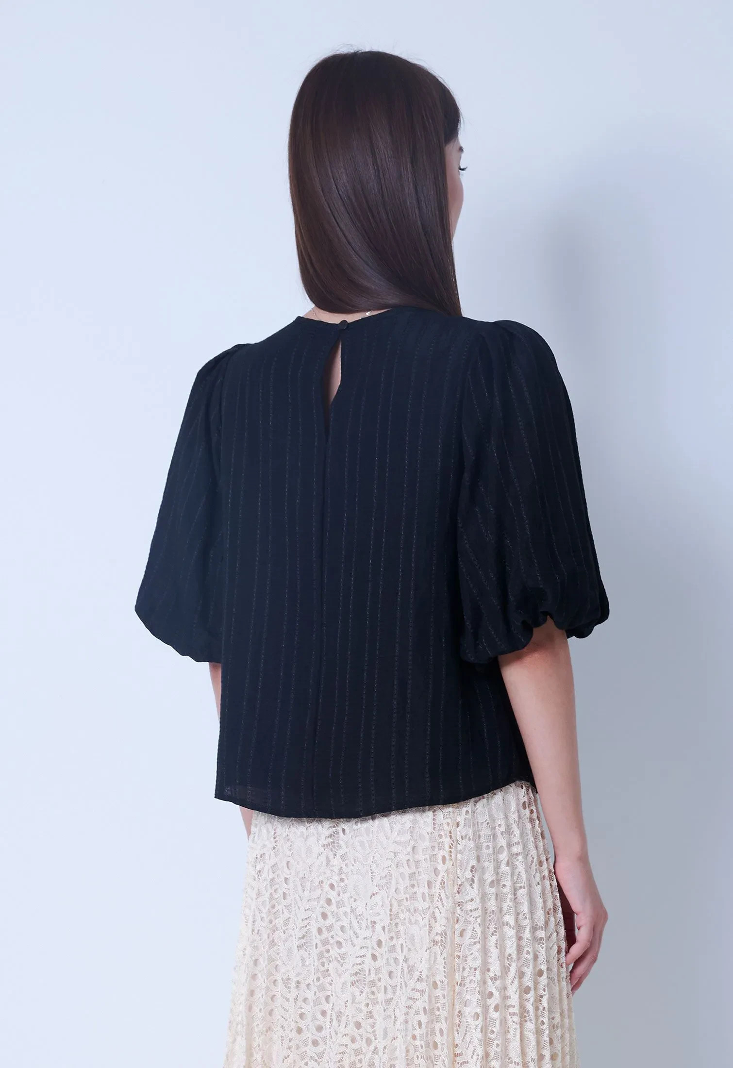 THREAD STRIPE BALLOON SLEEVE TOP [BLACK]