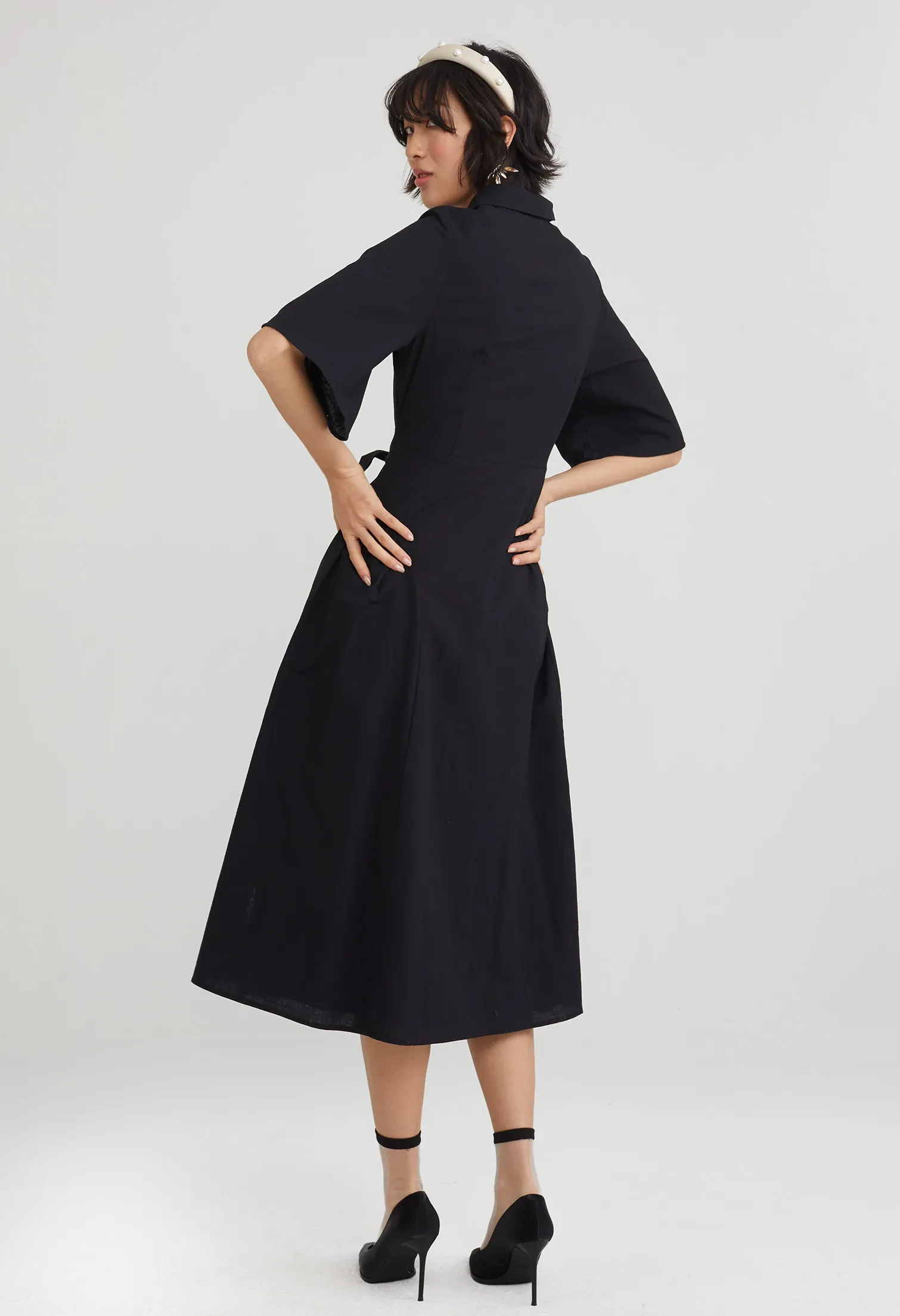 TIE WAIST COLLARED MIDI DRESS [BLACK]