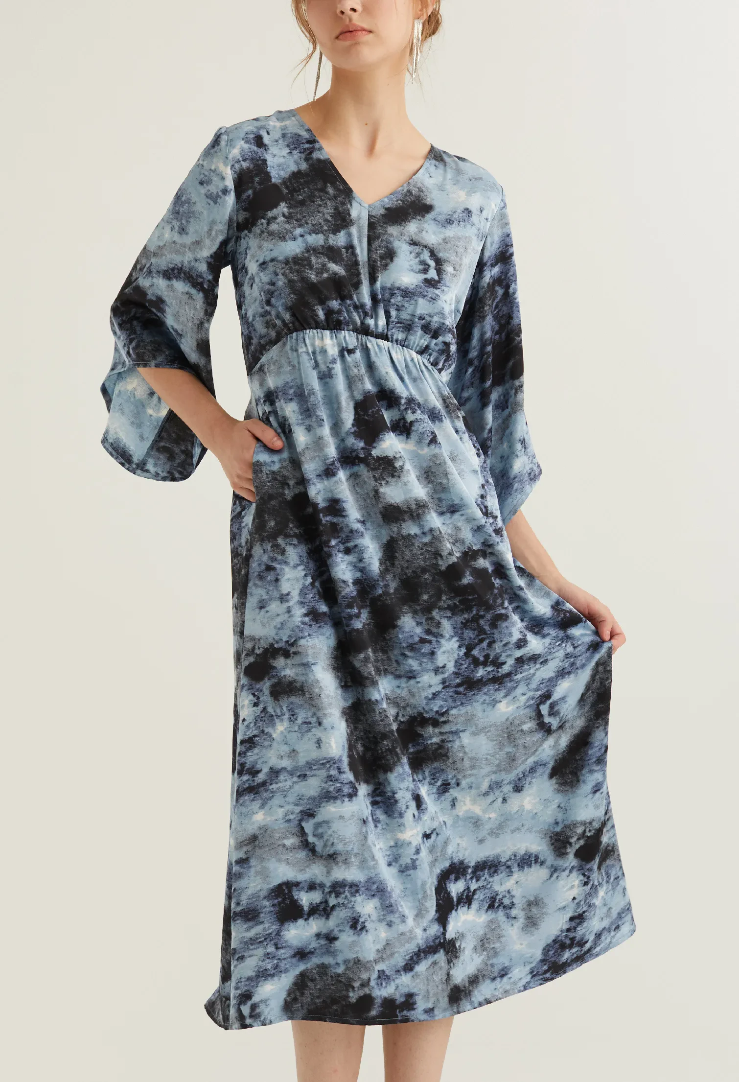 WATERCOLOUR BELL SLEEVE MIDI DRESS [NAVY BLUE]